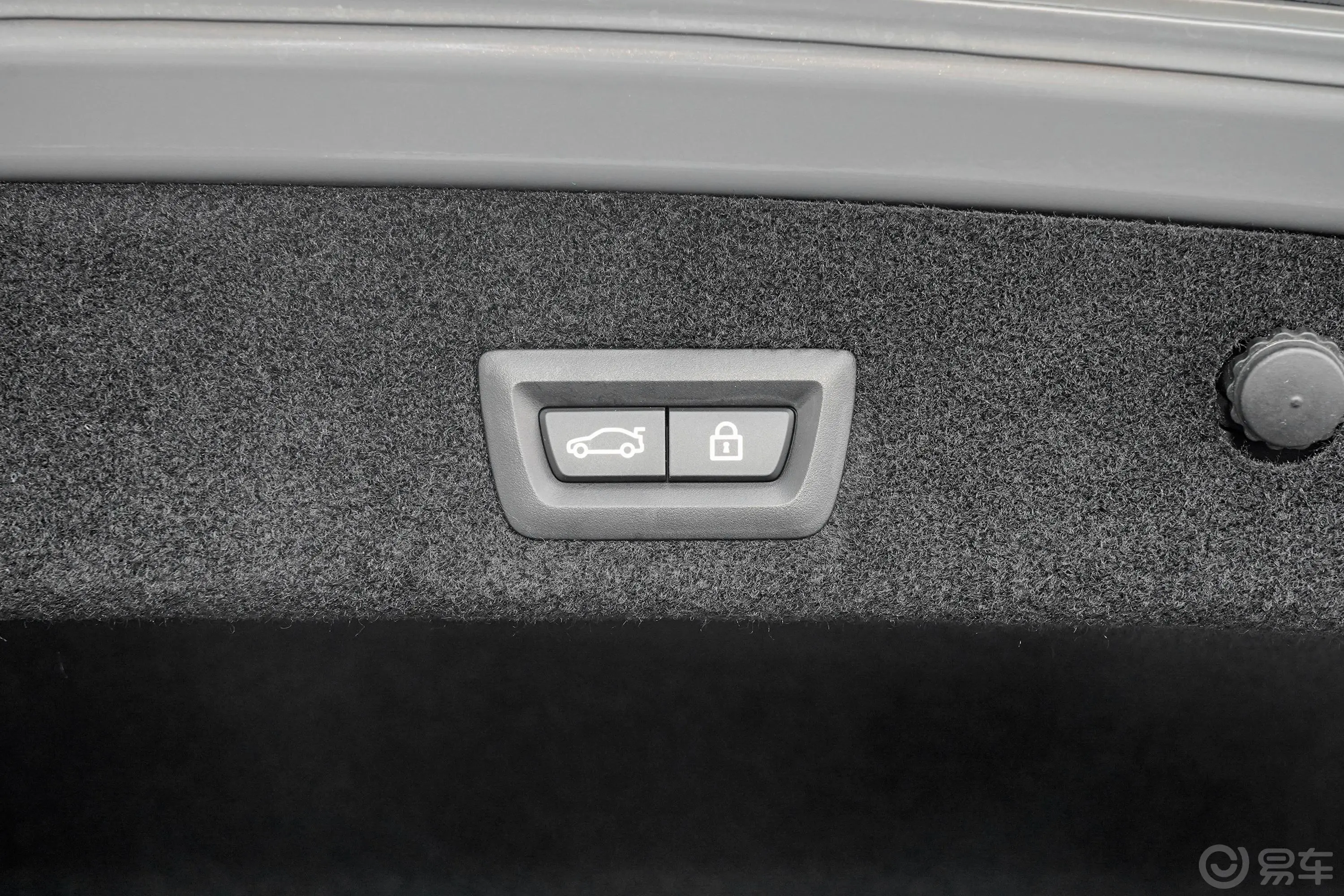 宝马7系730Li 豪华套装电动尾门按键（手动扶手）