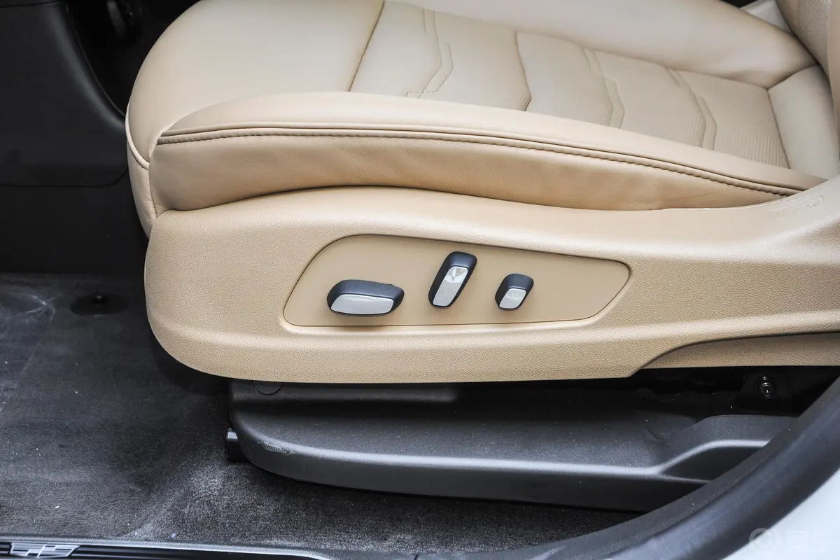 凯迪拉克XT5轻混 2.0T 四驱铂金型主驾座椅调节