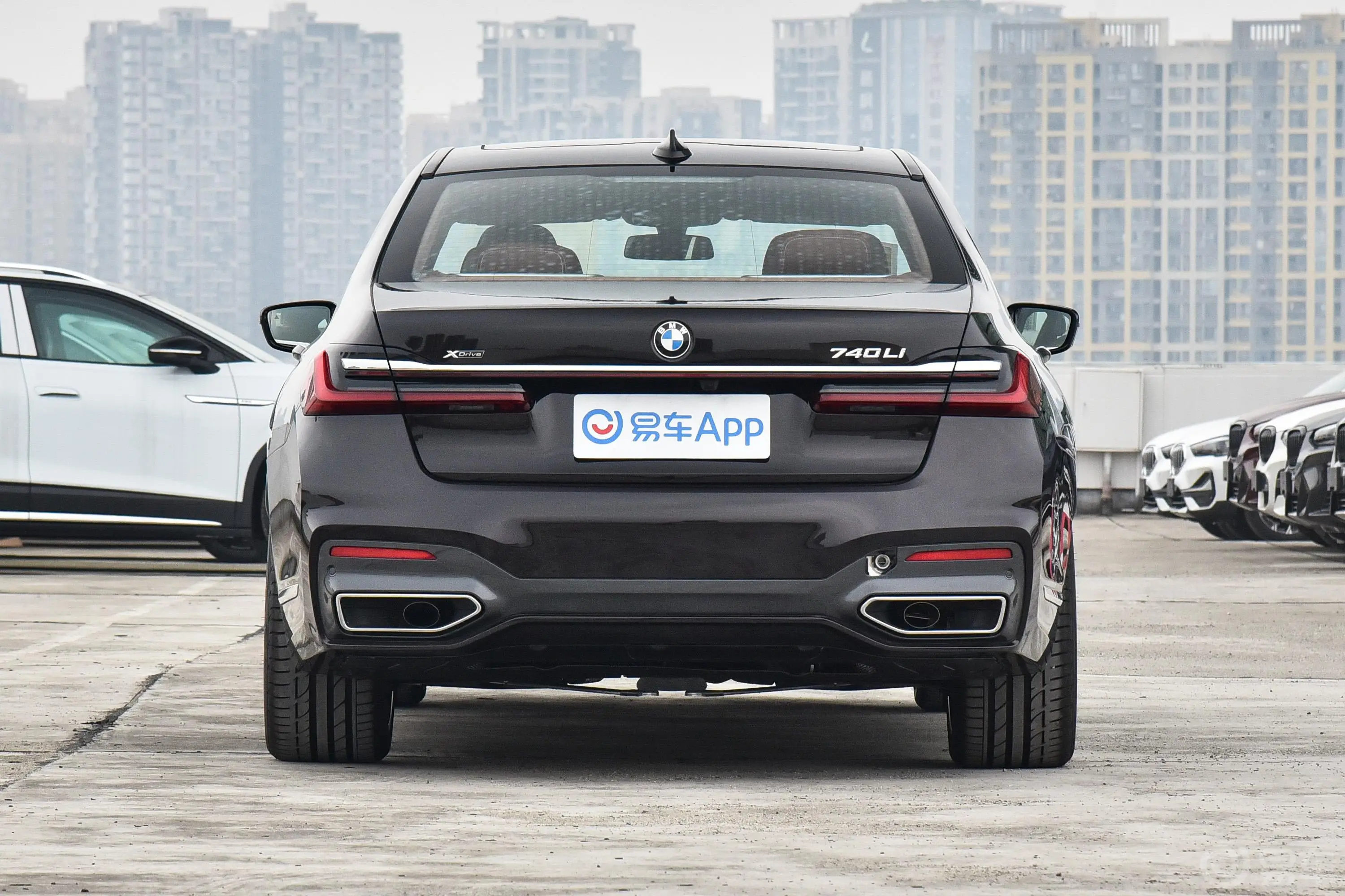 宝马7系740Li xDrive 行政型 M运动套装外观