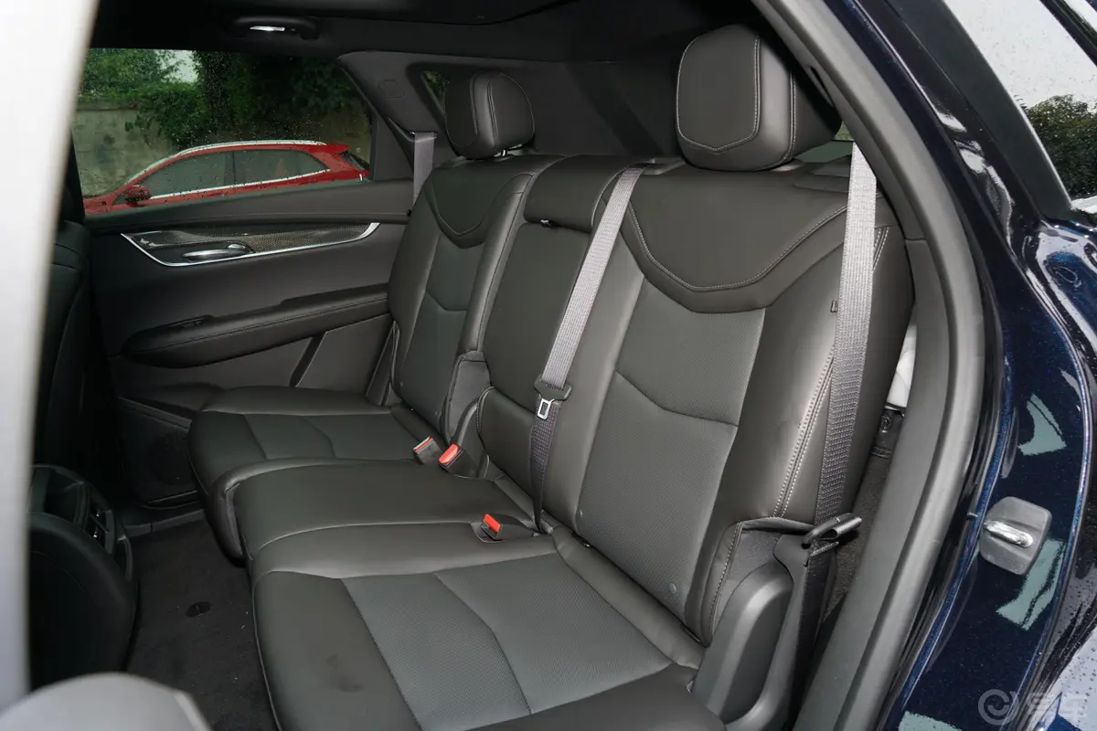 凯迪拉克XT5轻混 2.0T 四驱尊贵型后排座椅