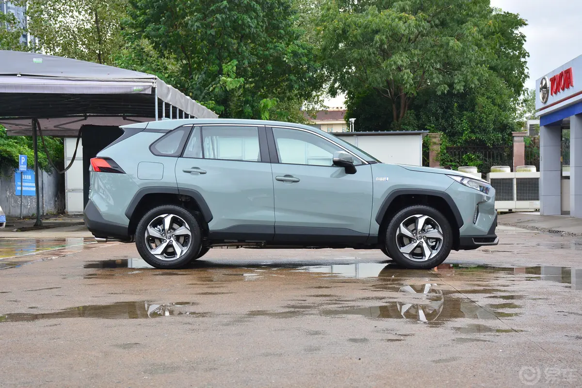 RAV4荣放 双擎E+2.5L 两驱精英Pro外观