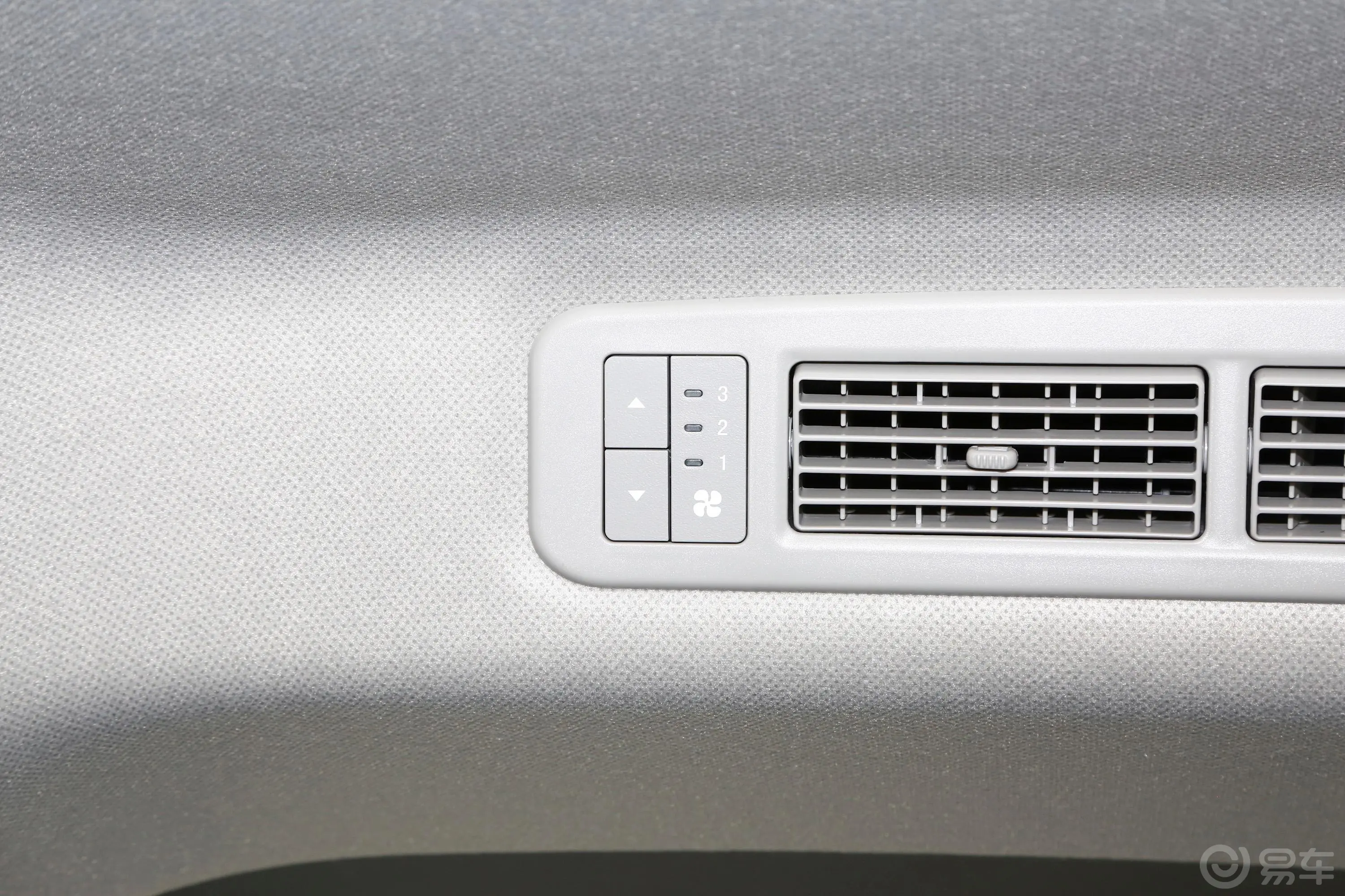 五菱征程1.5T 豪华型营运车后排空调控制键
