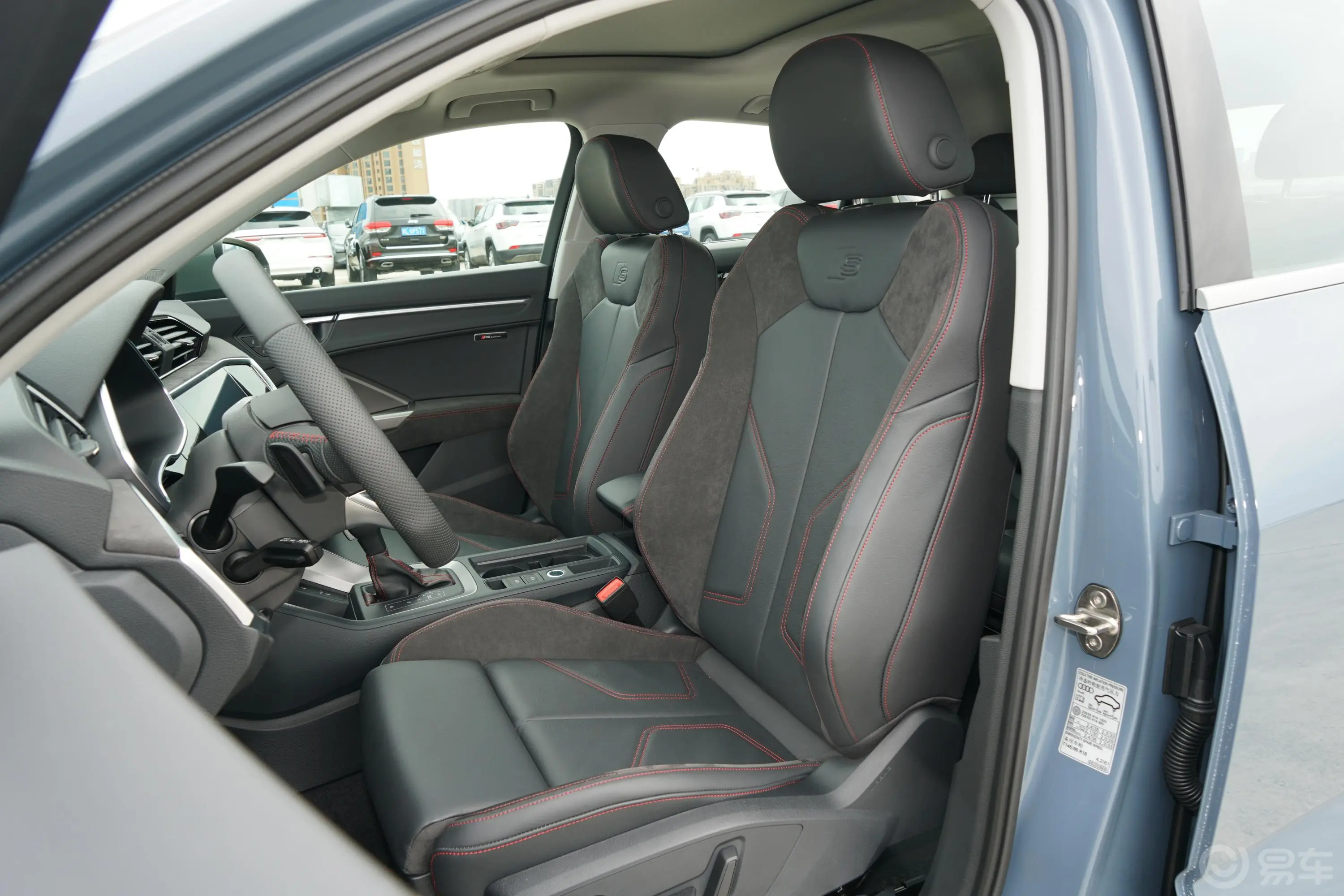 奥迪Q3 Sportback40 TFSI RS套件燃速型驾驶员座椅