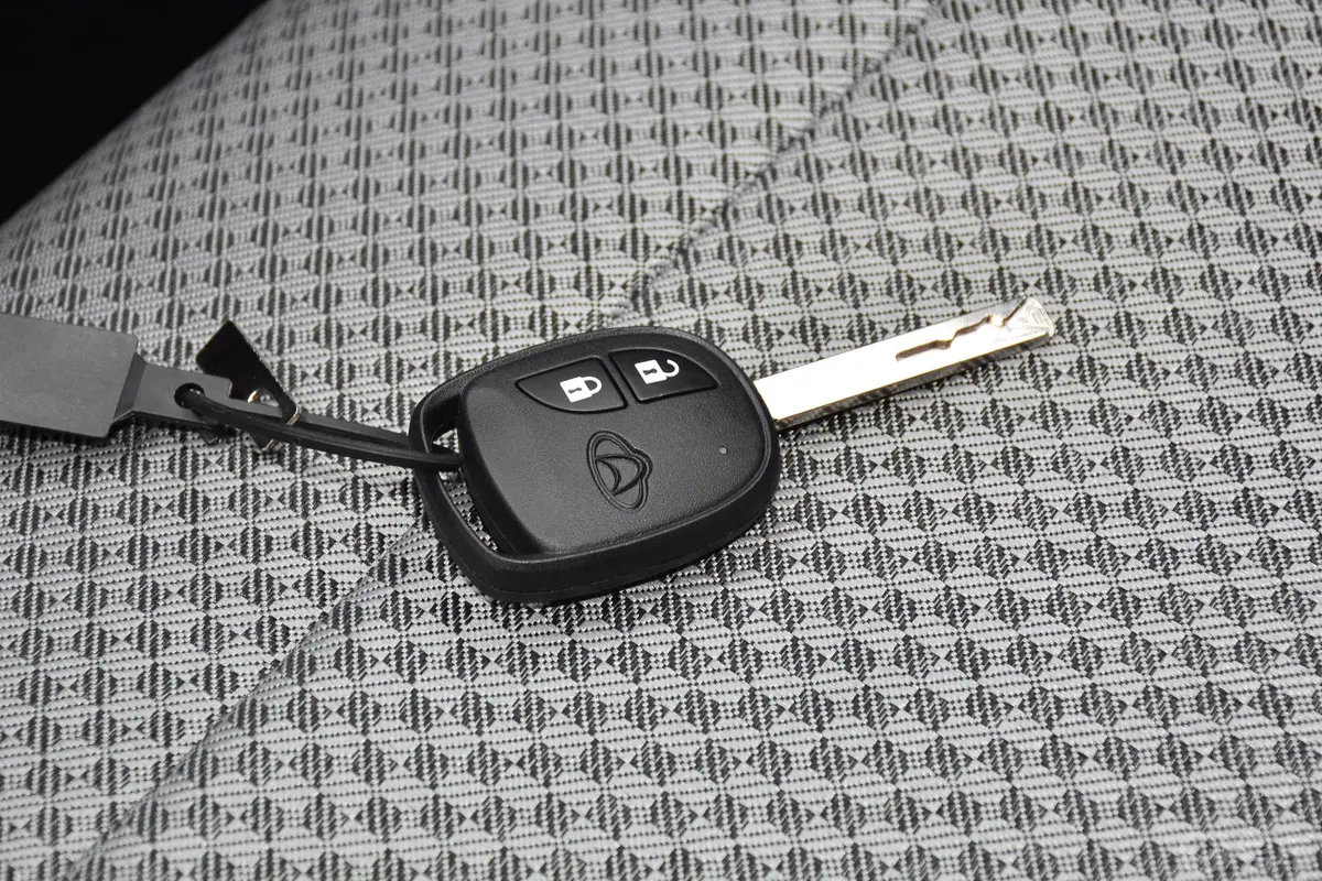 欧诺S欧诺S 1.5L 客车智享版(单蒸空调)钥匙正面