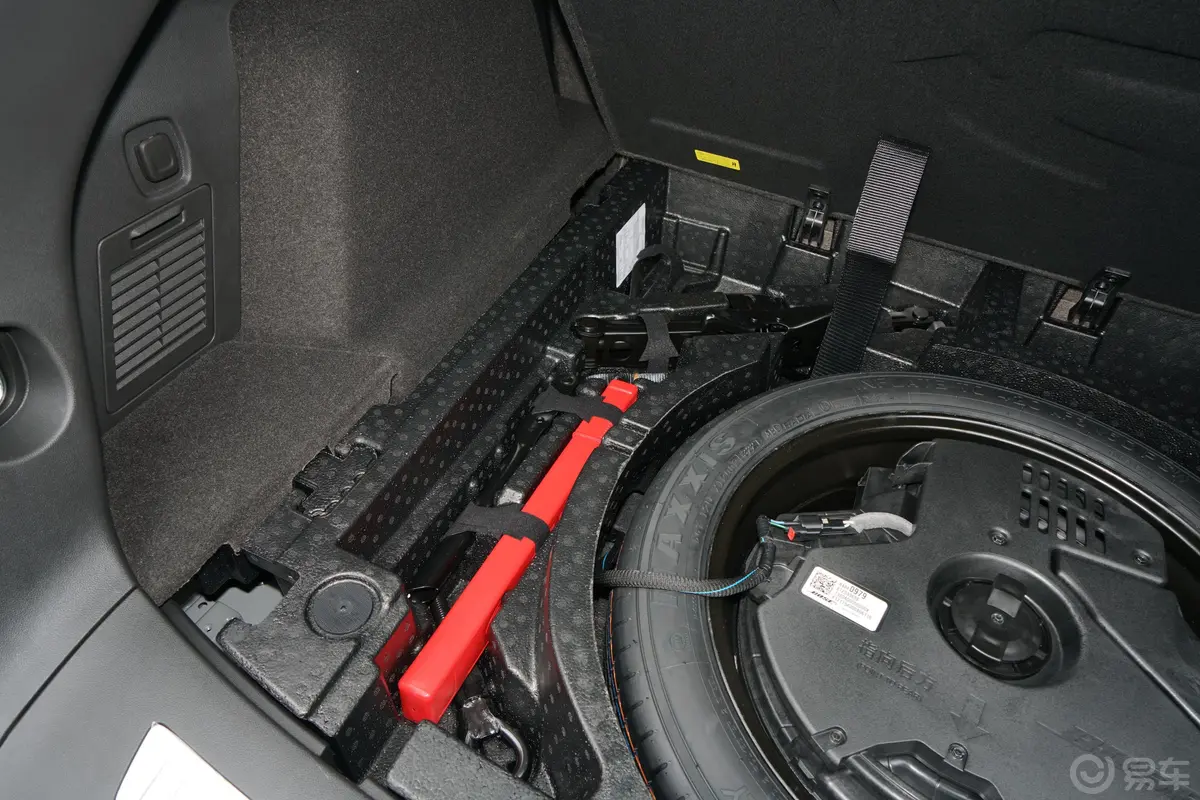 凯迪拉克XT5轻混 2.0T 两驱豪华型随车工具
