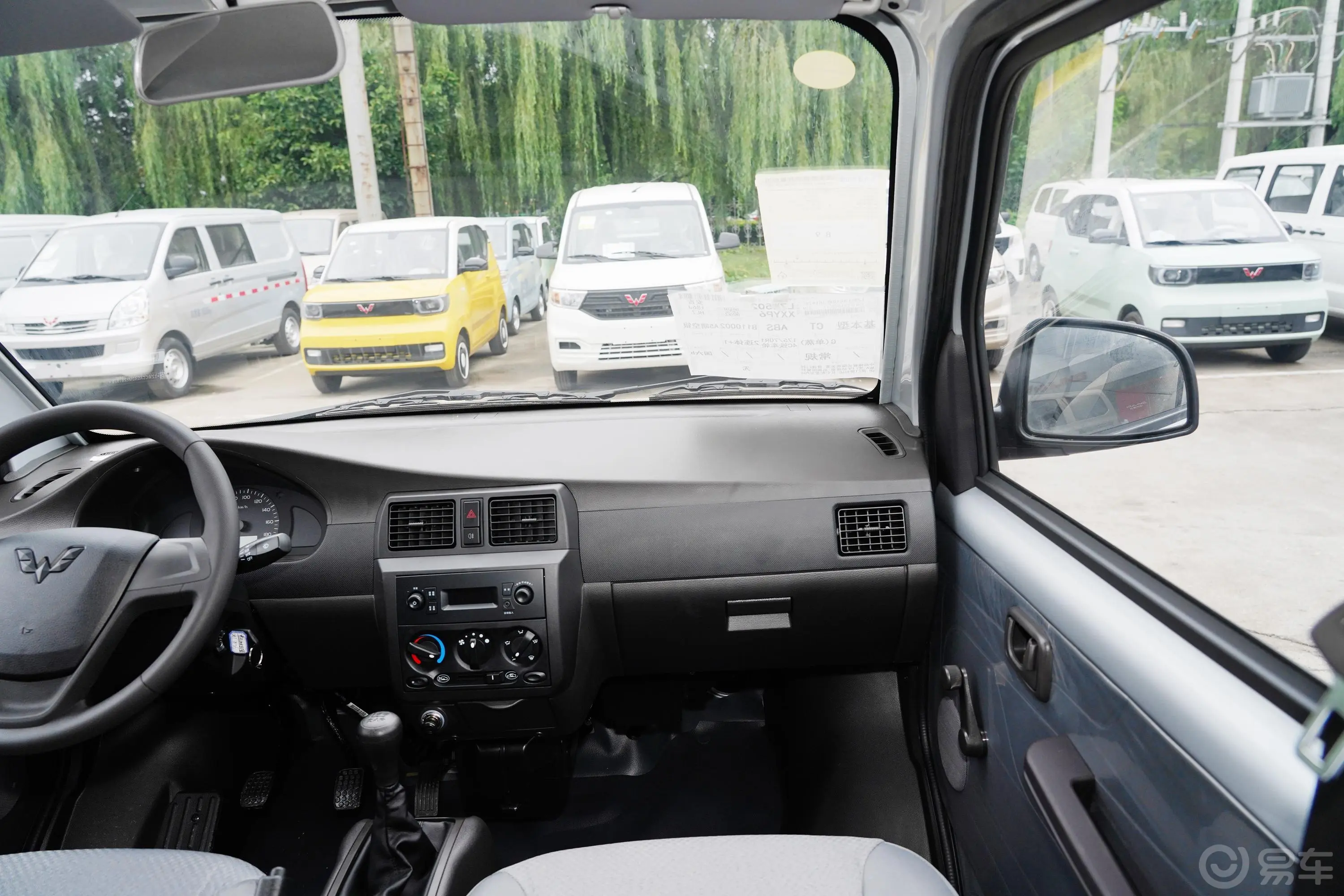 五菱荣光1.5L 手动 加长标准型 封窗车(空调版) 5座 国VI副驾驶位区域