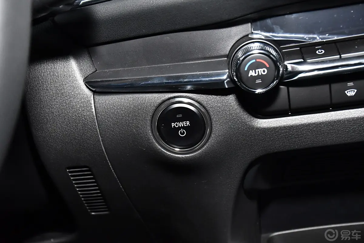 马自达CX-30 EV尊享版钥匙孔或一键启动按键