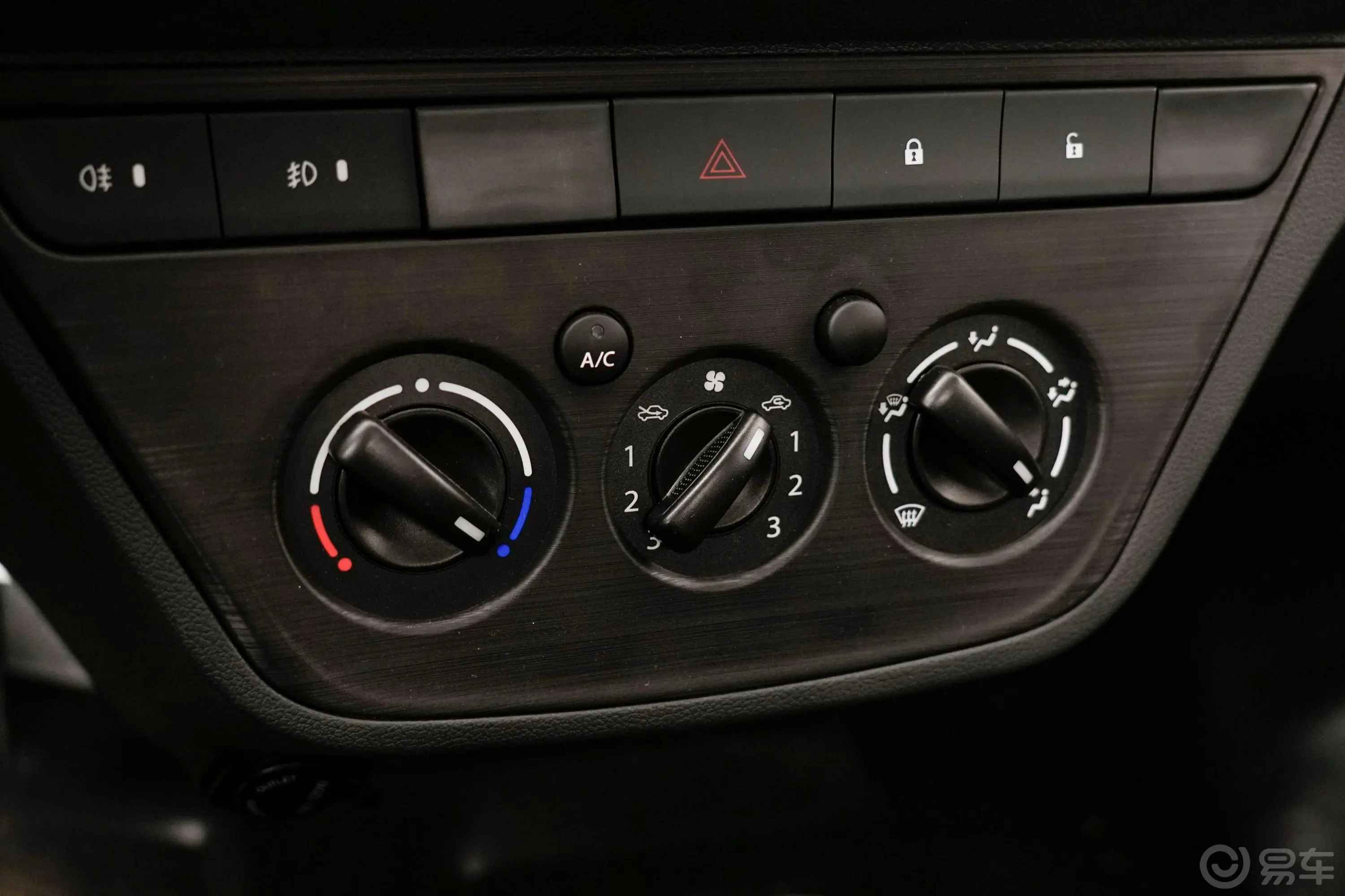 神骐T301.6L 单排3.6米标准车舒适型空调