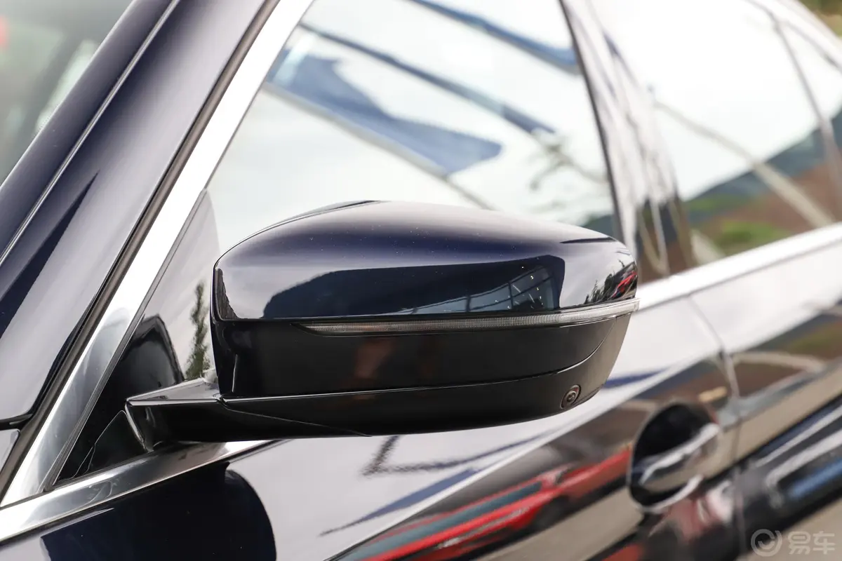 宝马5系530Li xDrive M运动套装主驾驶后视镜背面
