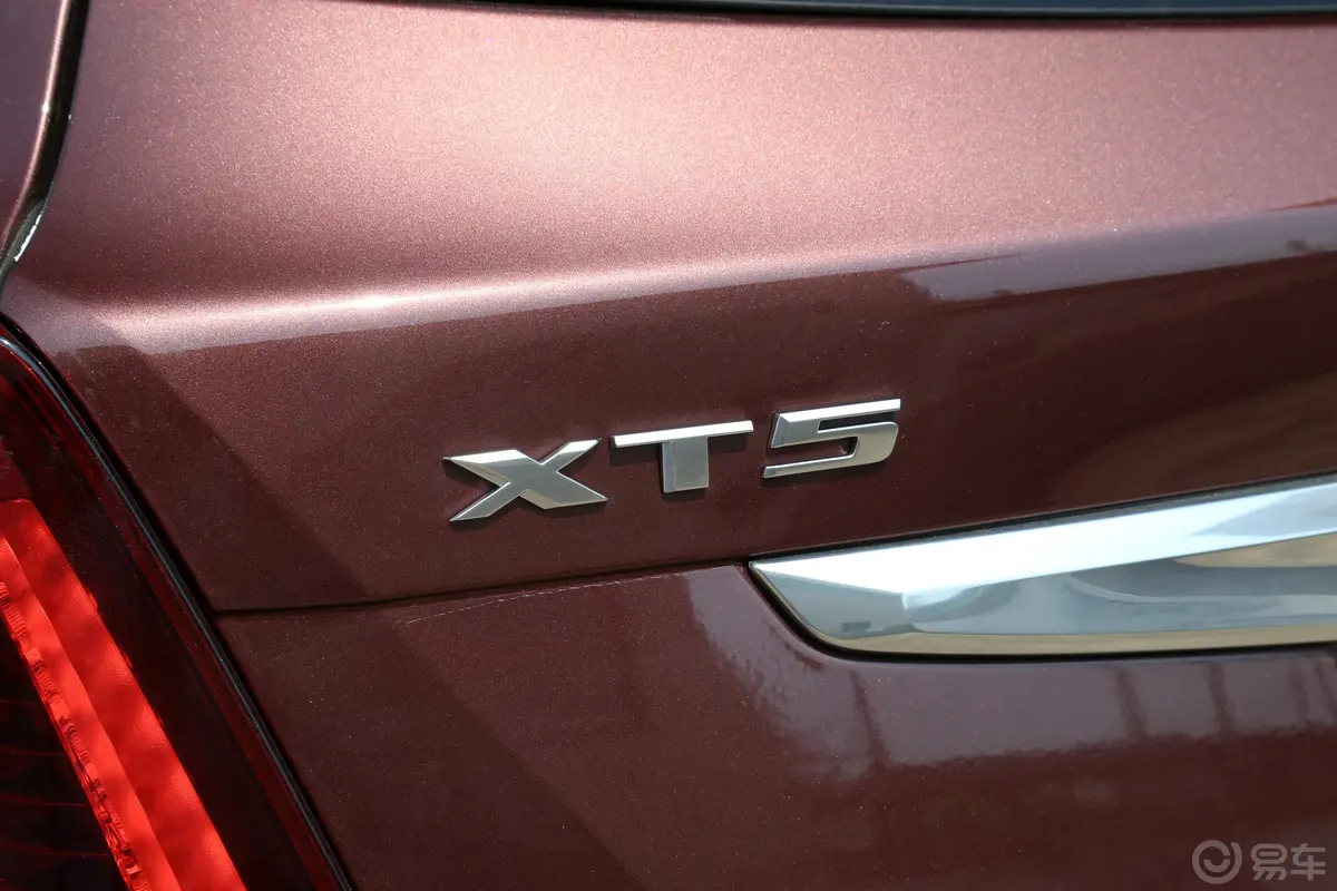 凯迪拉克XT5轻混 2.0T 两驱风尚型外观