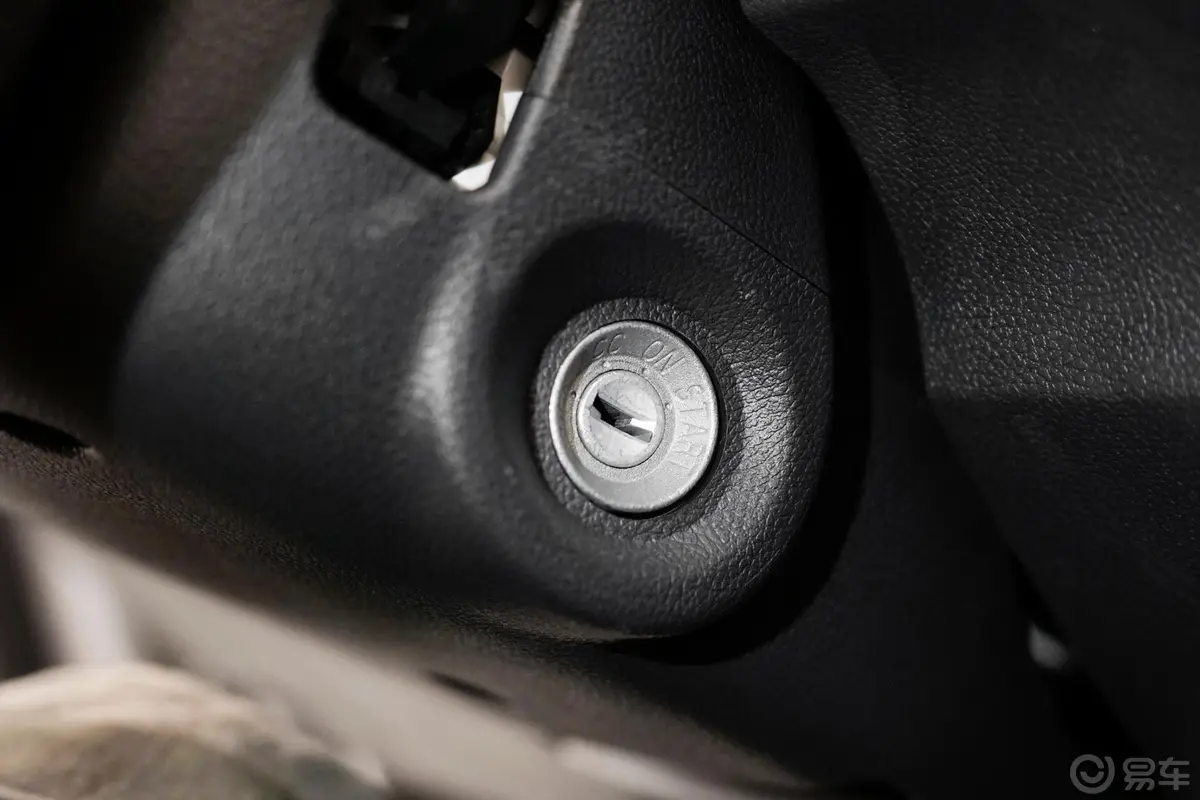 神骐T301.6L 单排3.6米标准车舒适型钥匙孔或一键启动按键