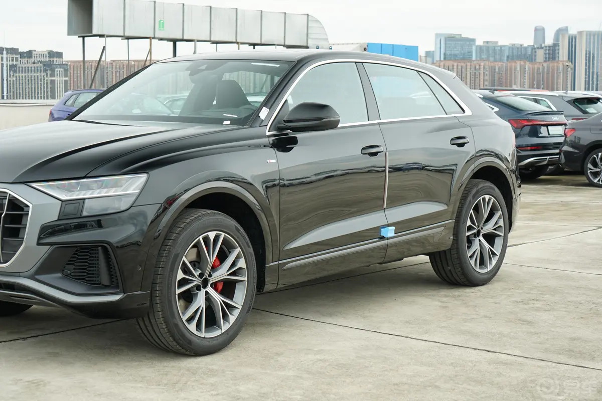 奥迪Q855 TFSI quattro 臻选动感型外观细节