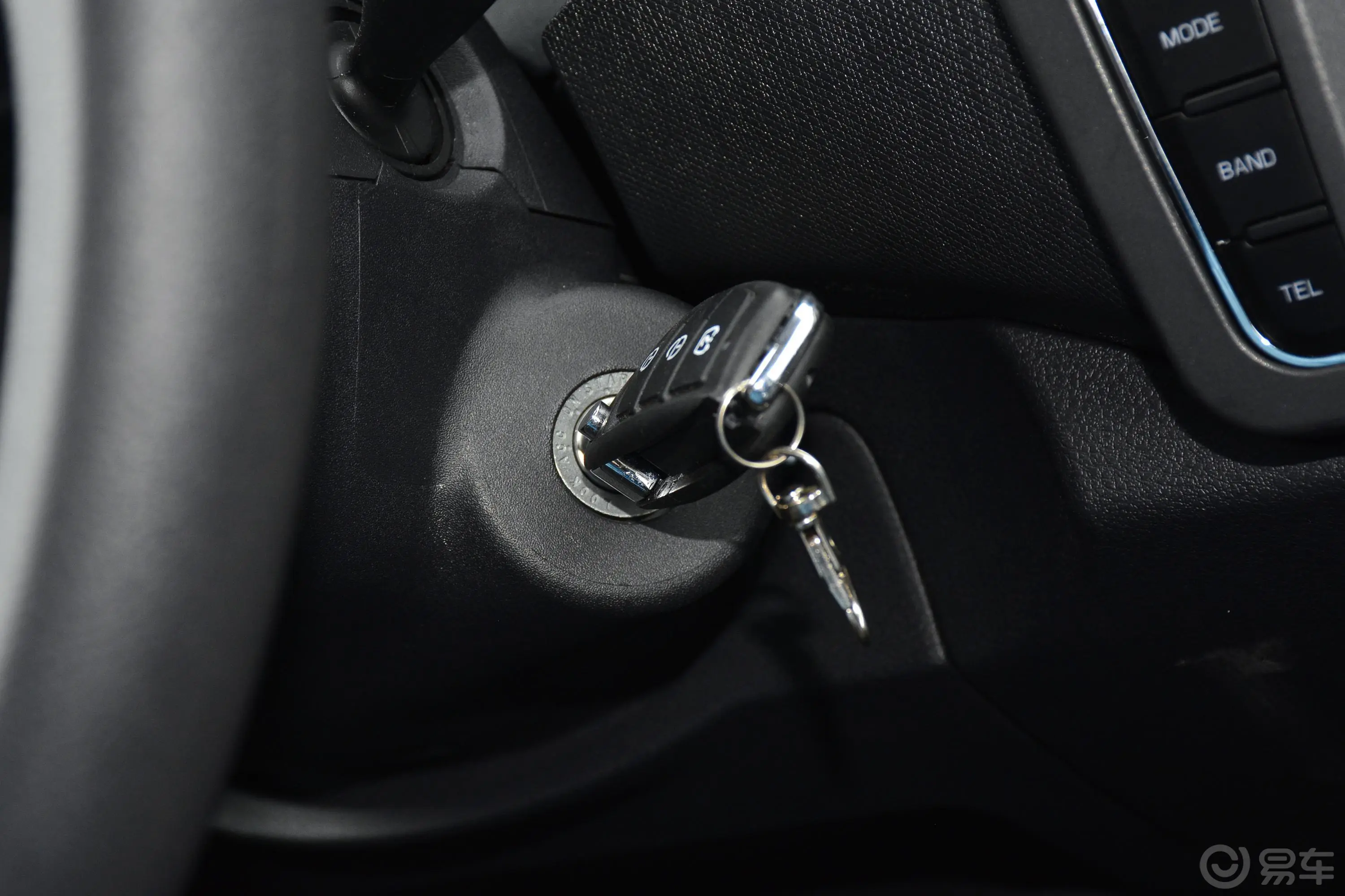 斯派卡改款2 1.5L 手动 舒适型钥匙孔或一键启动按键