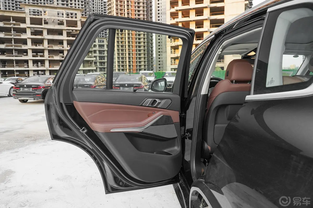 宝马X5 插电混动(进口)改款 xDrive45e M运动套装驾驶员侧后车门