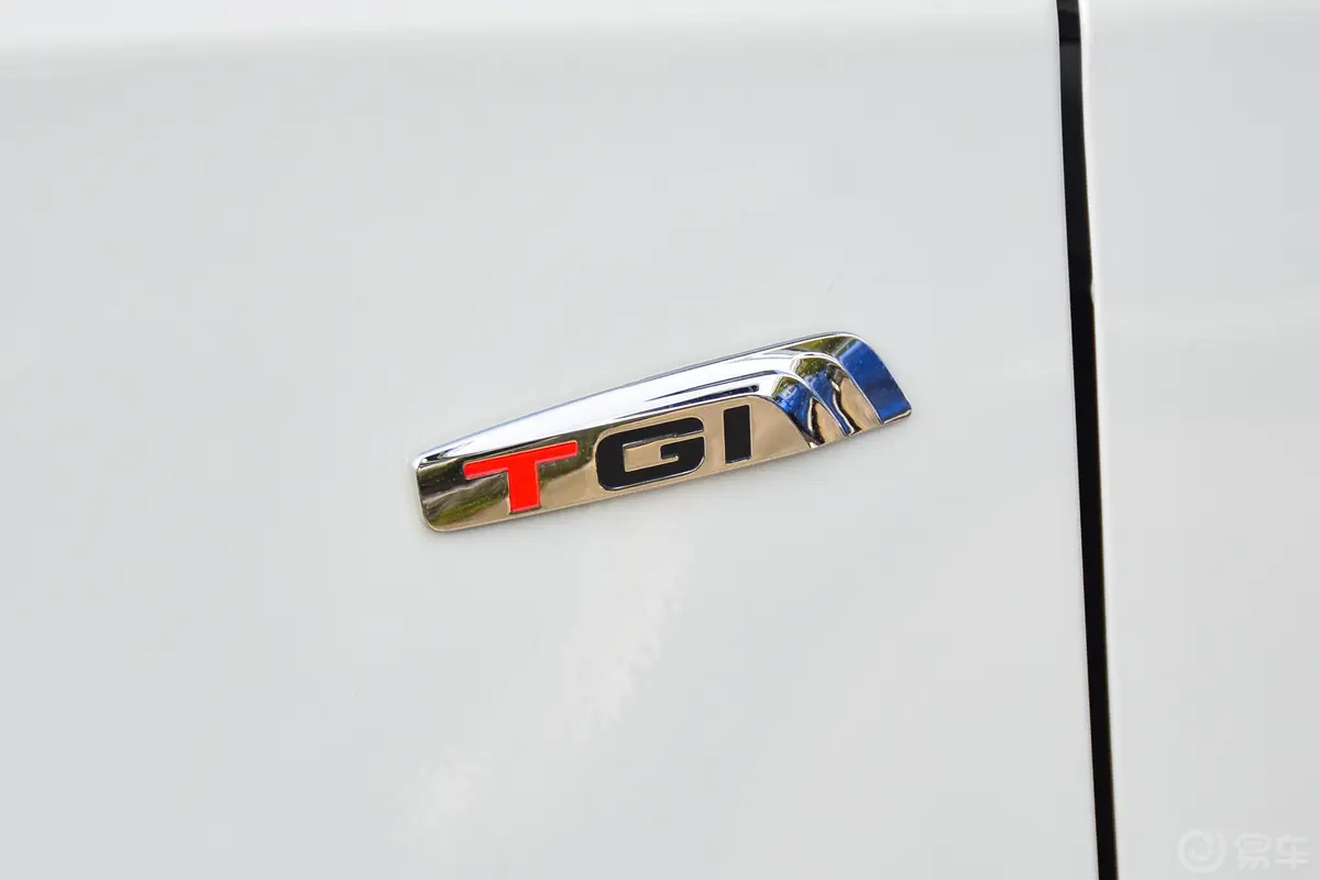 大通G102.0T 自动精英版 汽油 9座外观细节