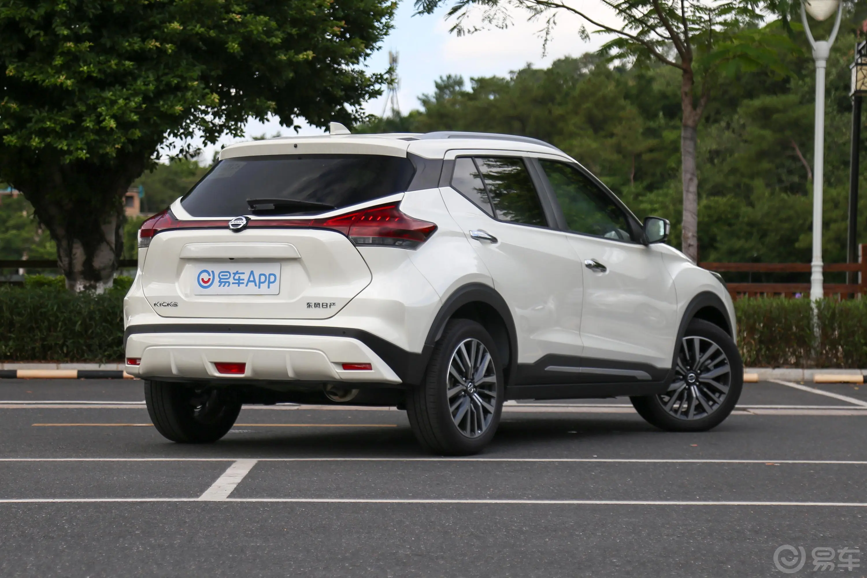 劲客1.5L XV TOP 旗舰版侧后45度车头向右水平