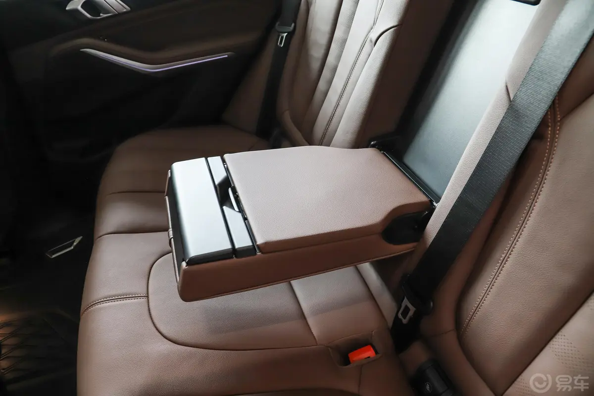 宝马X5(进口)改款 xDrive30i X设计套装空间