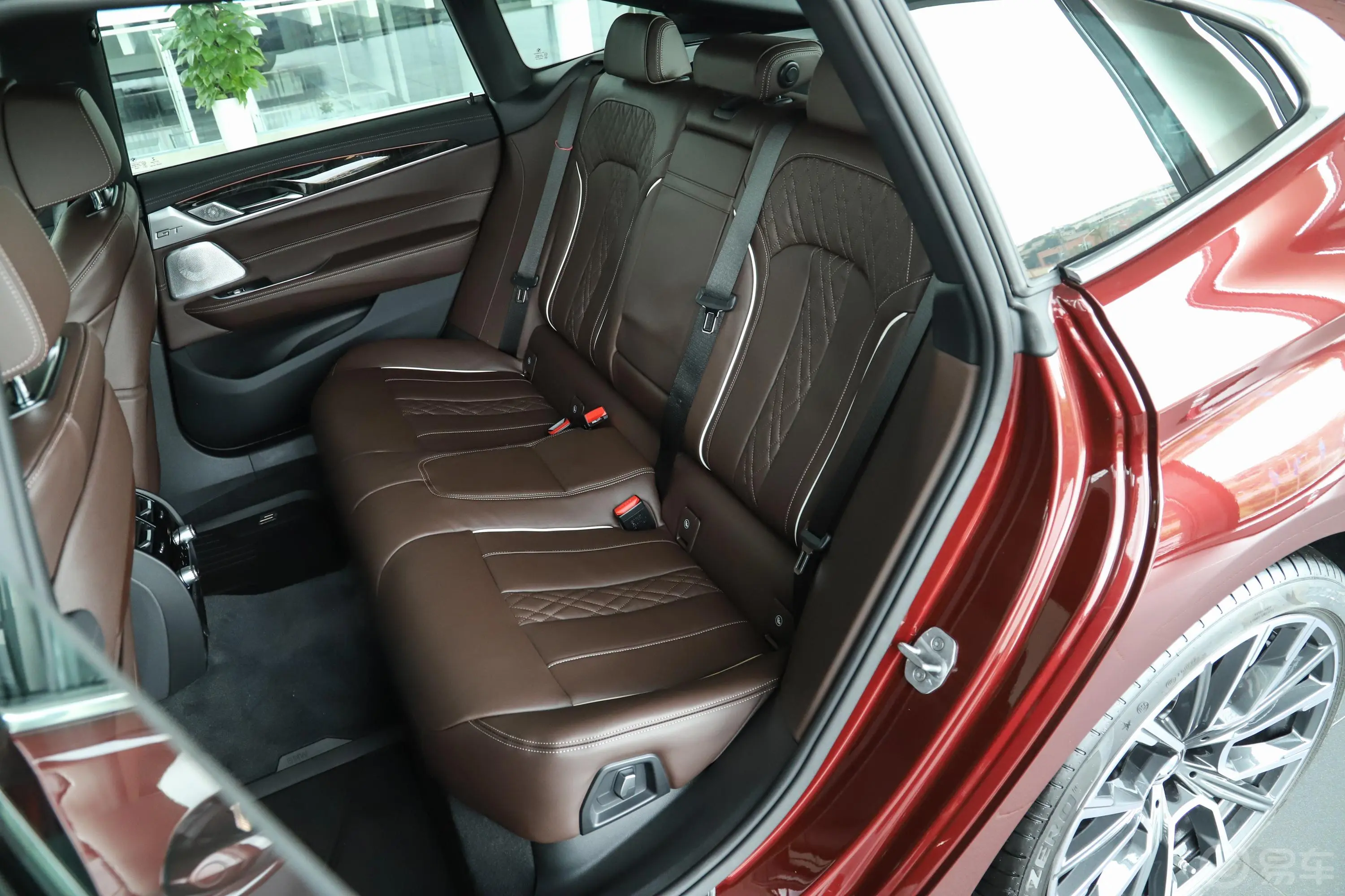 宝马6系GT改款 630i M运动大旅行家版后排座椅