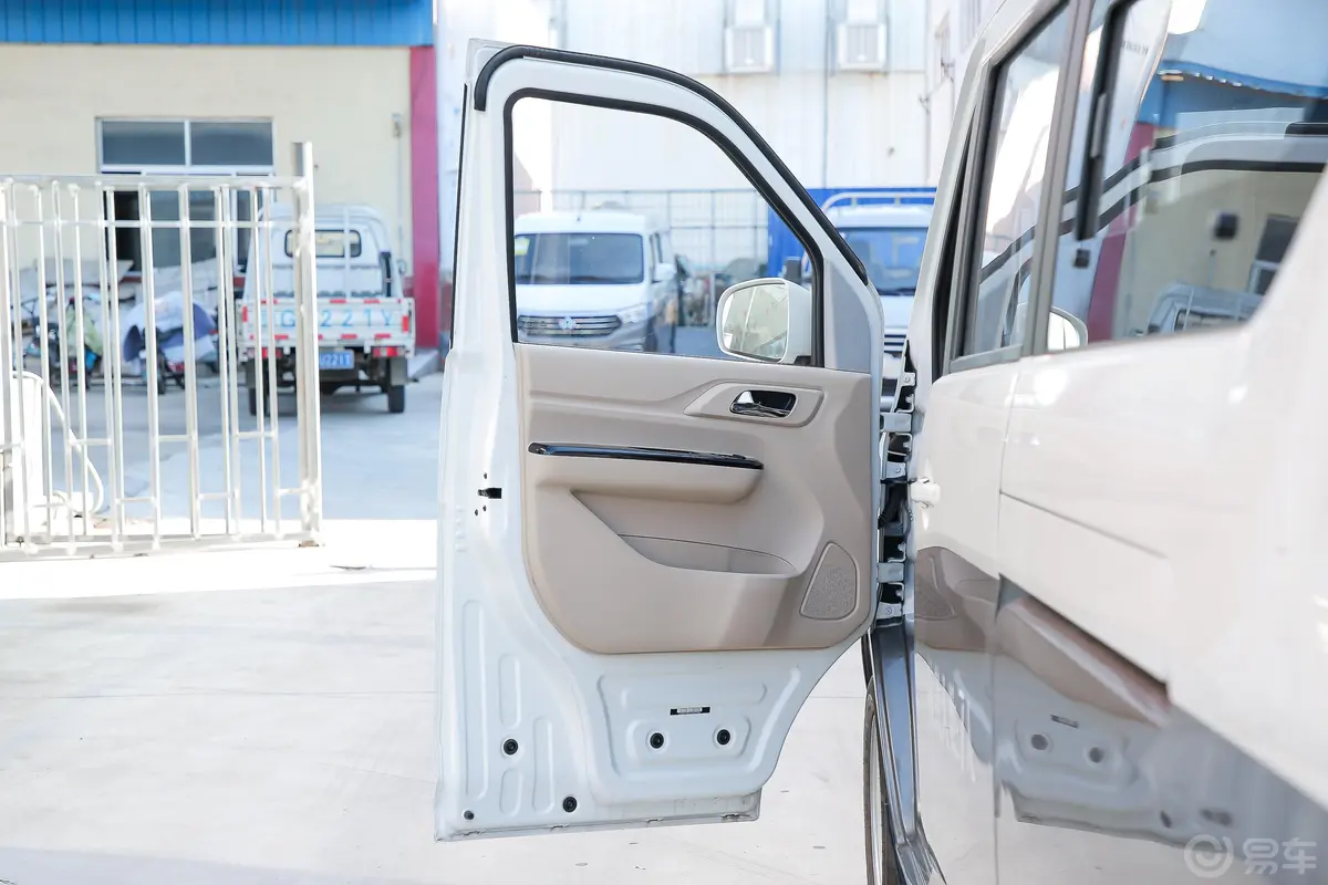 跨越星V51.6L 手动 招财版舒适型DAM16KR内饰