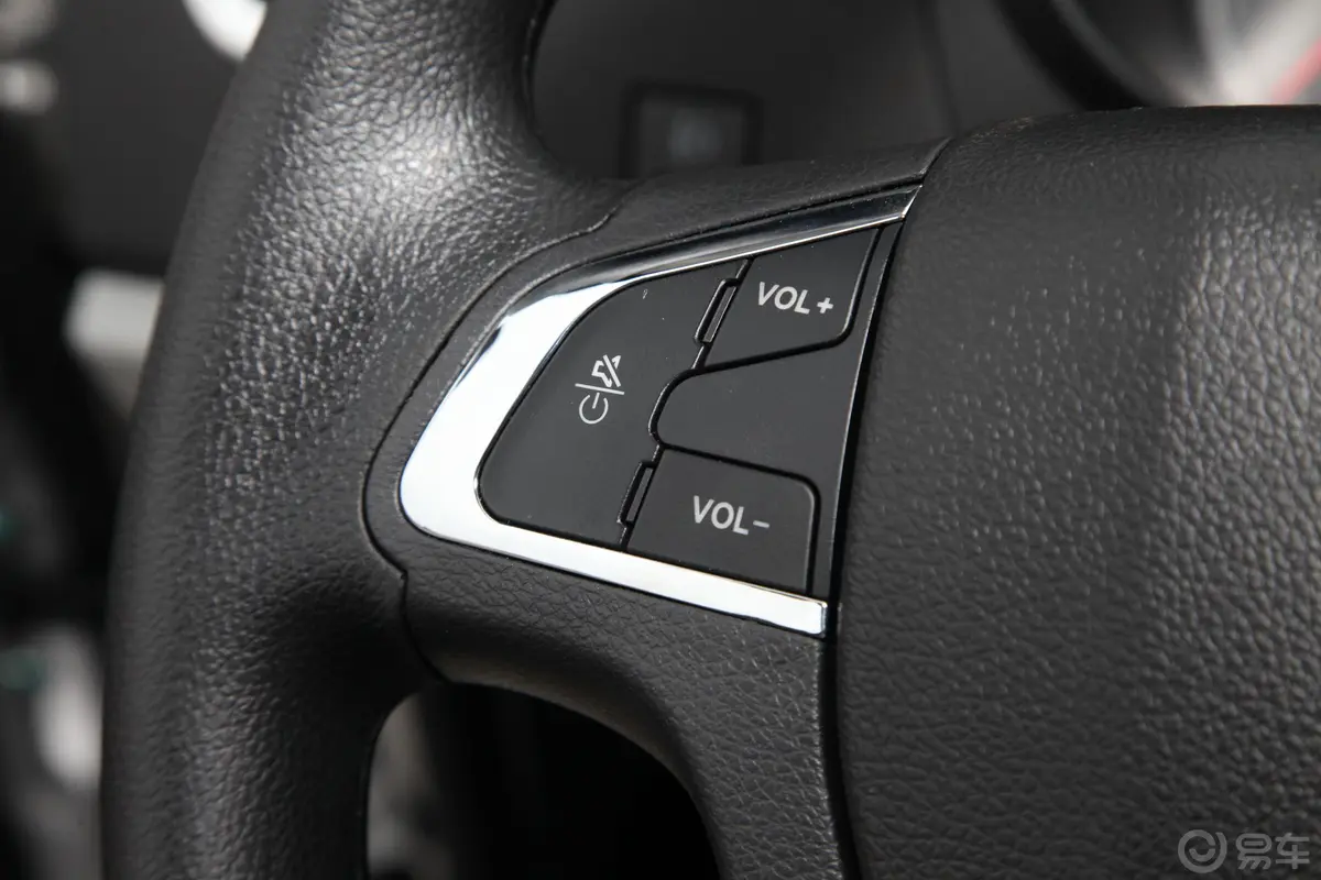 锋锐F31.6L 手动 单排平板 舒适版左侧方向盘功能按键
