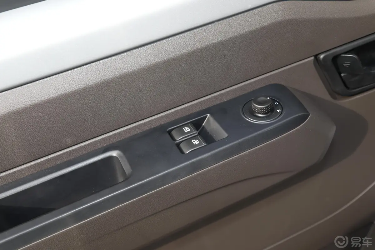 五菱荣光新卡1.8 手动 单排后双轮基本型车窗调节整体