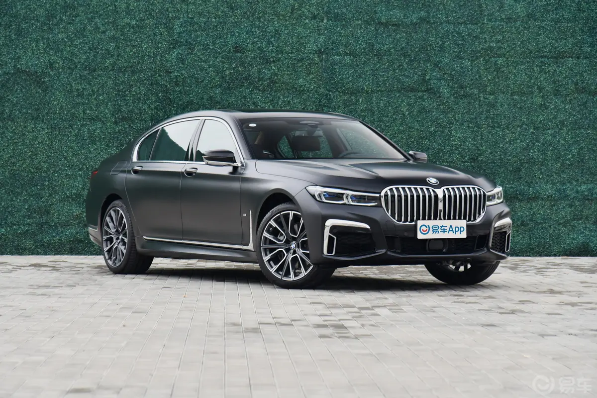 宝马7系740Li xDrive 行政型 M运动套装外观