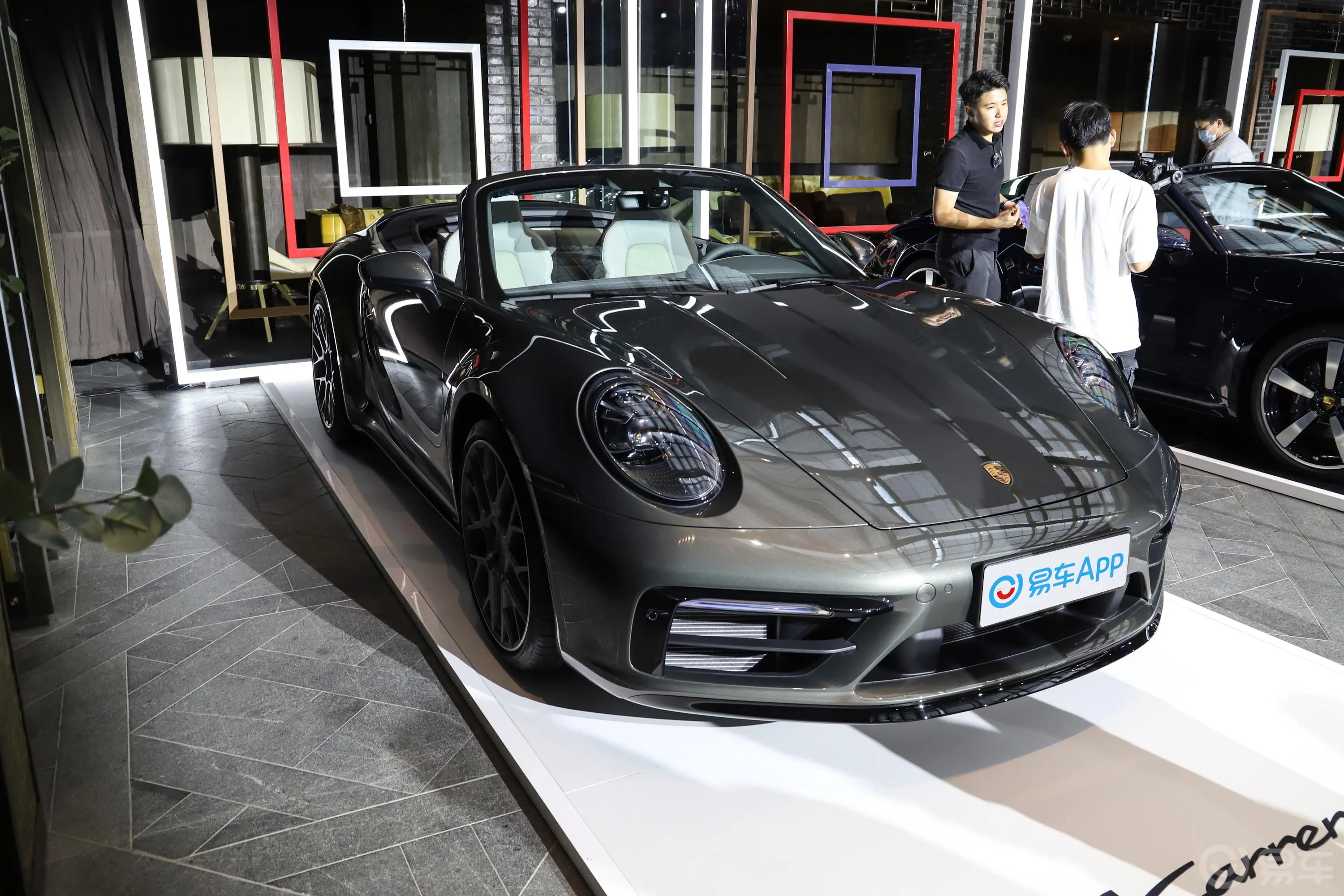 保时捷911Carrera Cabriolet 3.0T侧前45度车头向右水平