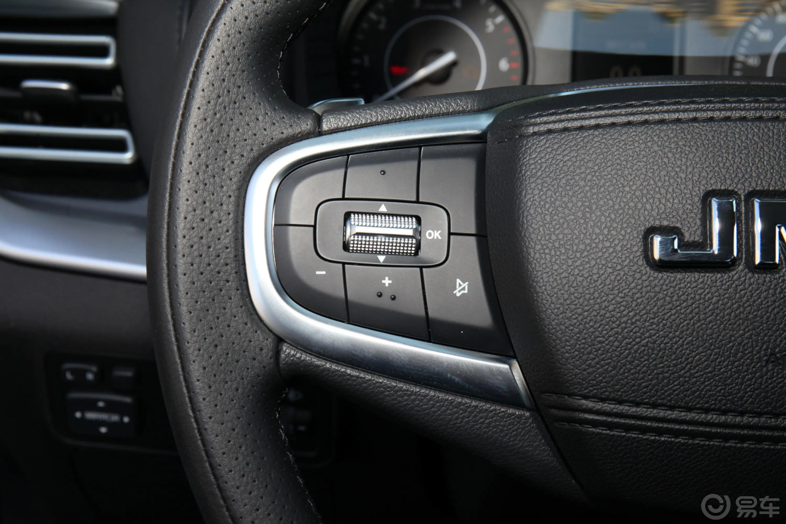 域虎72.0T 手自一体 两驱 标轴 舒享版 汽油左侧方向盘功能按键