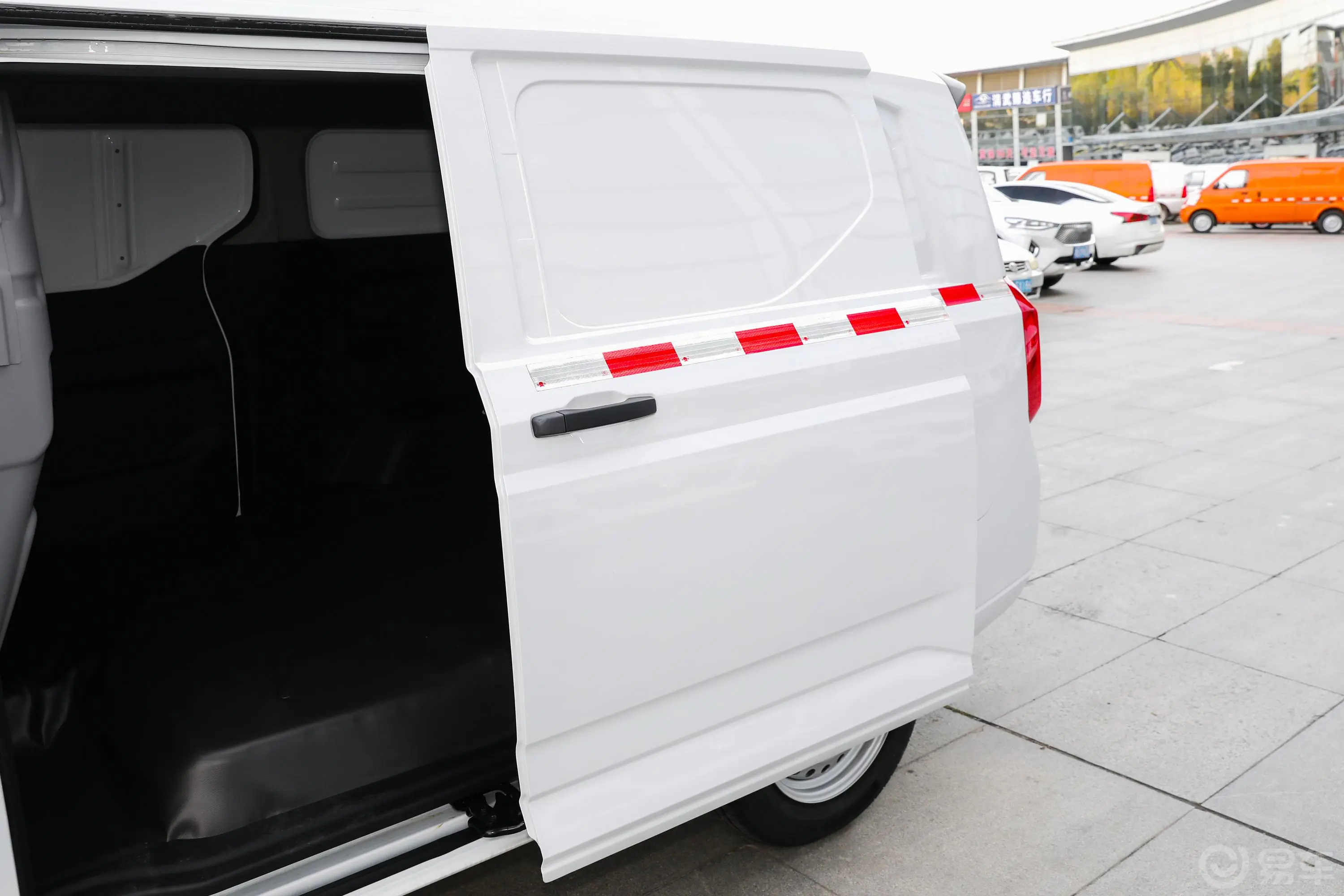 五菱征程1.5T 舒适型封窗车后排空间