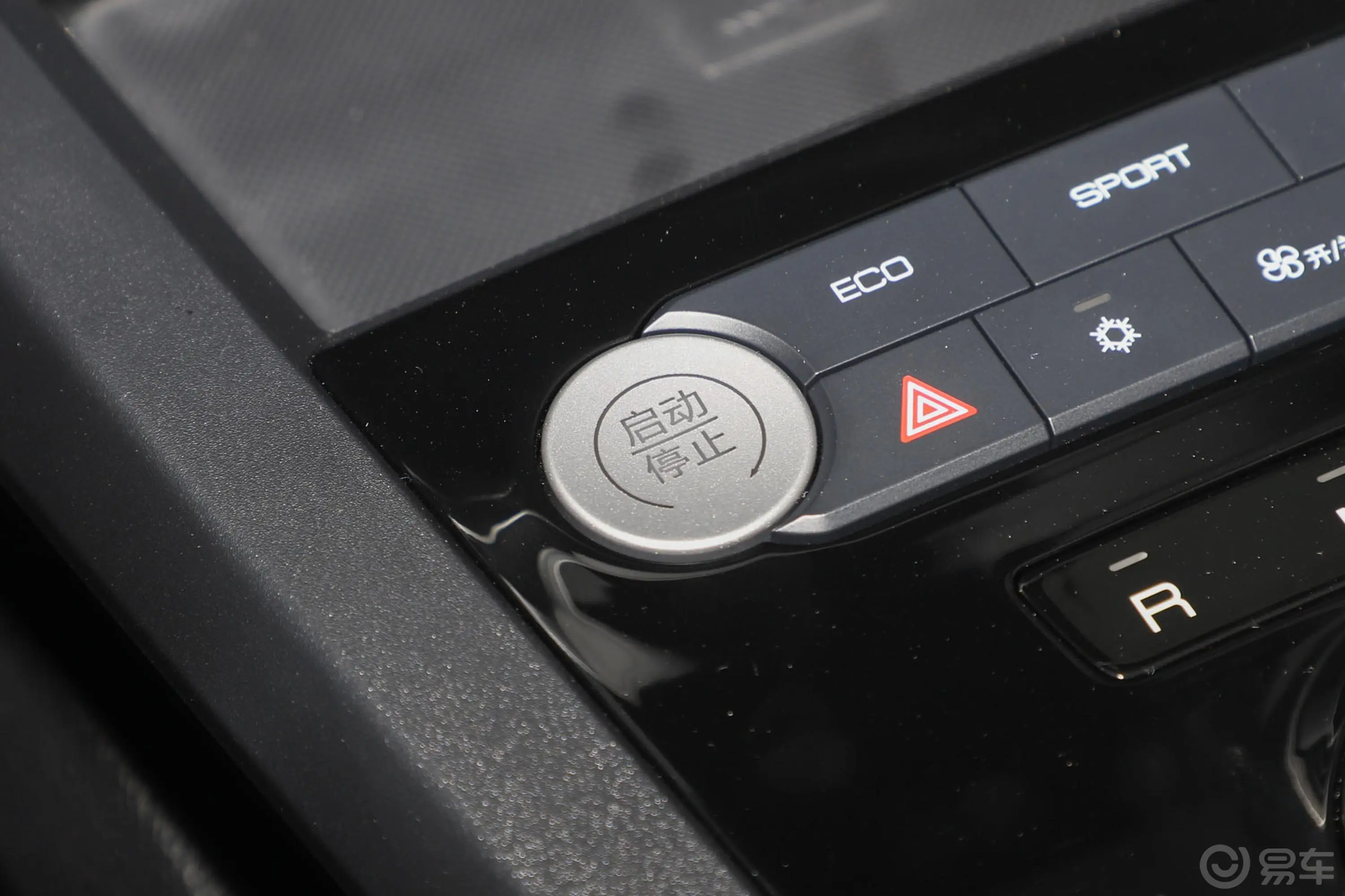 比亚迪e2出行版钥匙孔或一键启动按键