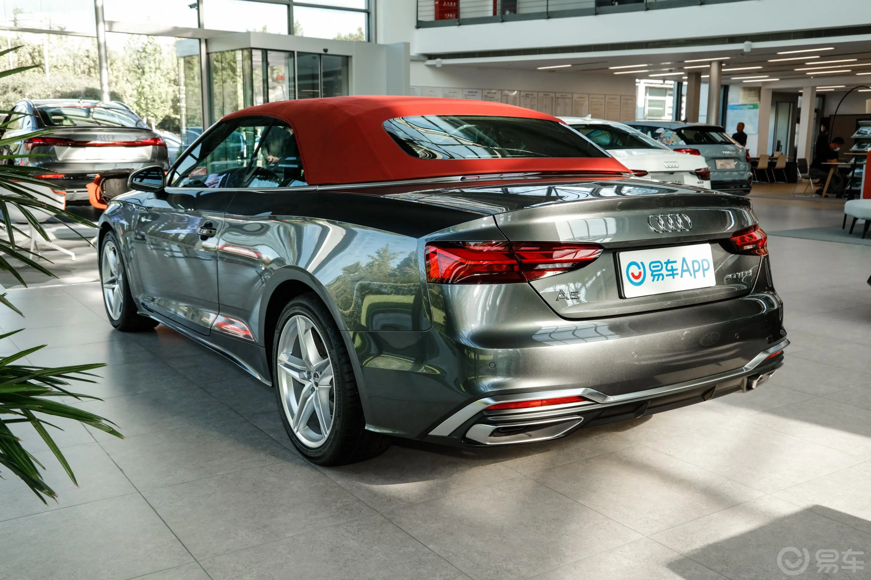 奥迪A5Cabriolet 40 TFSI 时尚动感型侧后45度车头向左水平