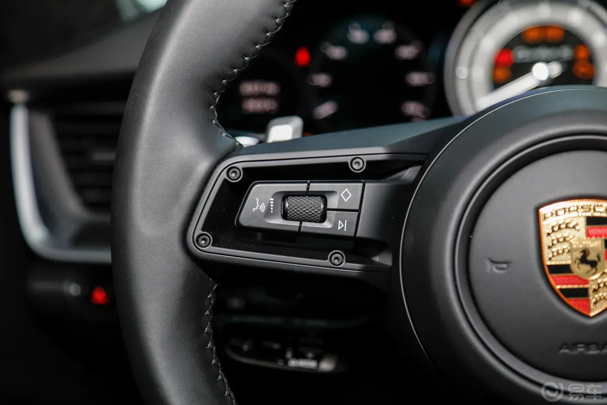保时捷911Turbo S 3.7T左侧方向盘功能按键