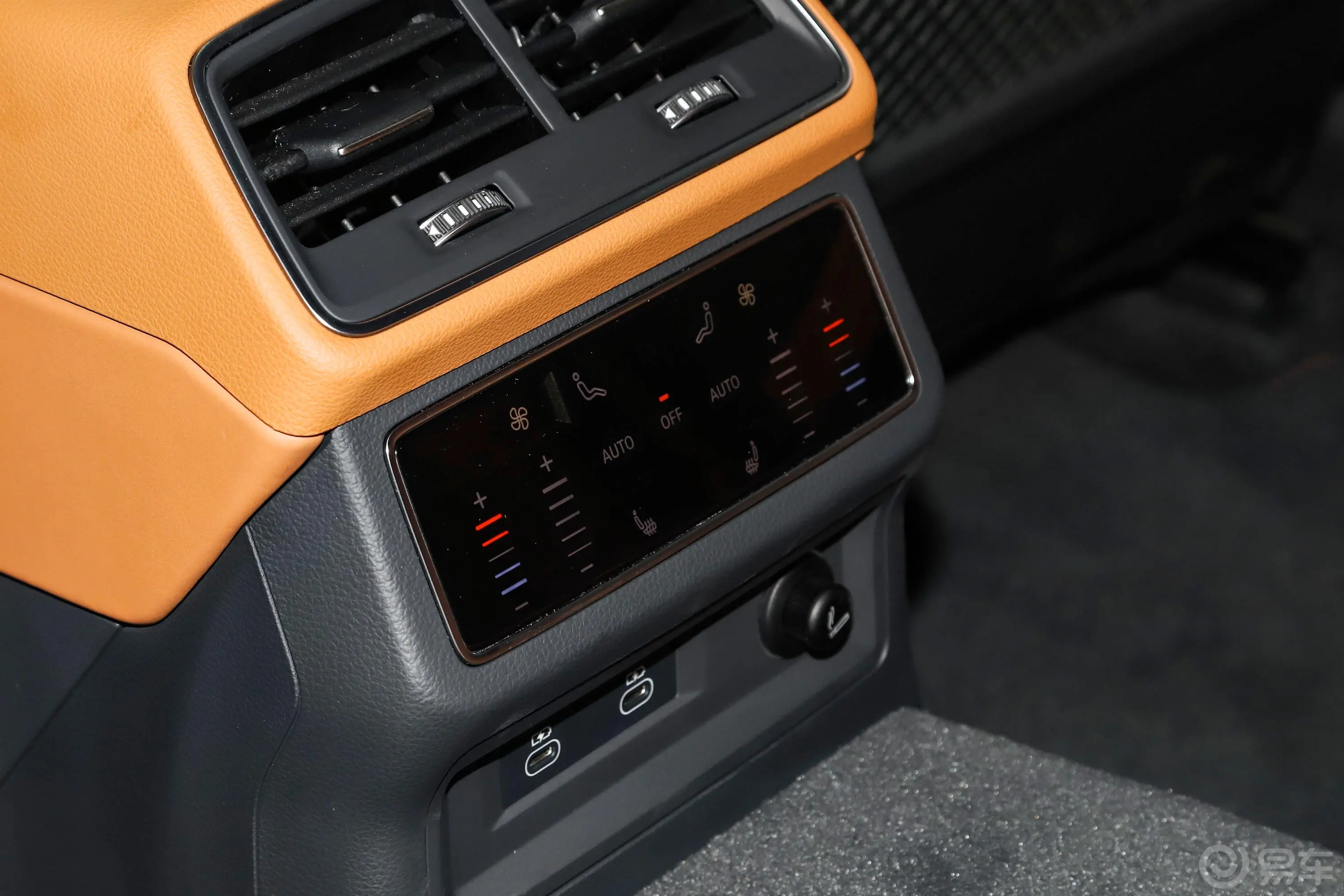 奥迪A7L55 TFSI quattro S-line 先行版后排空调控制键