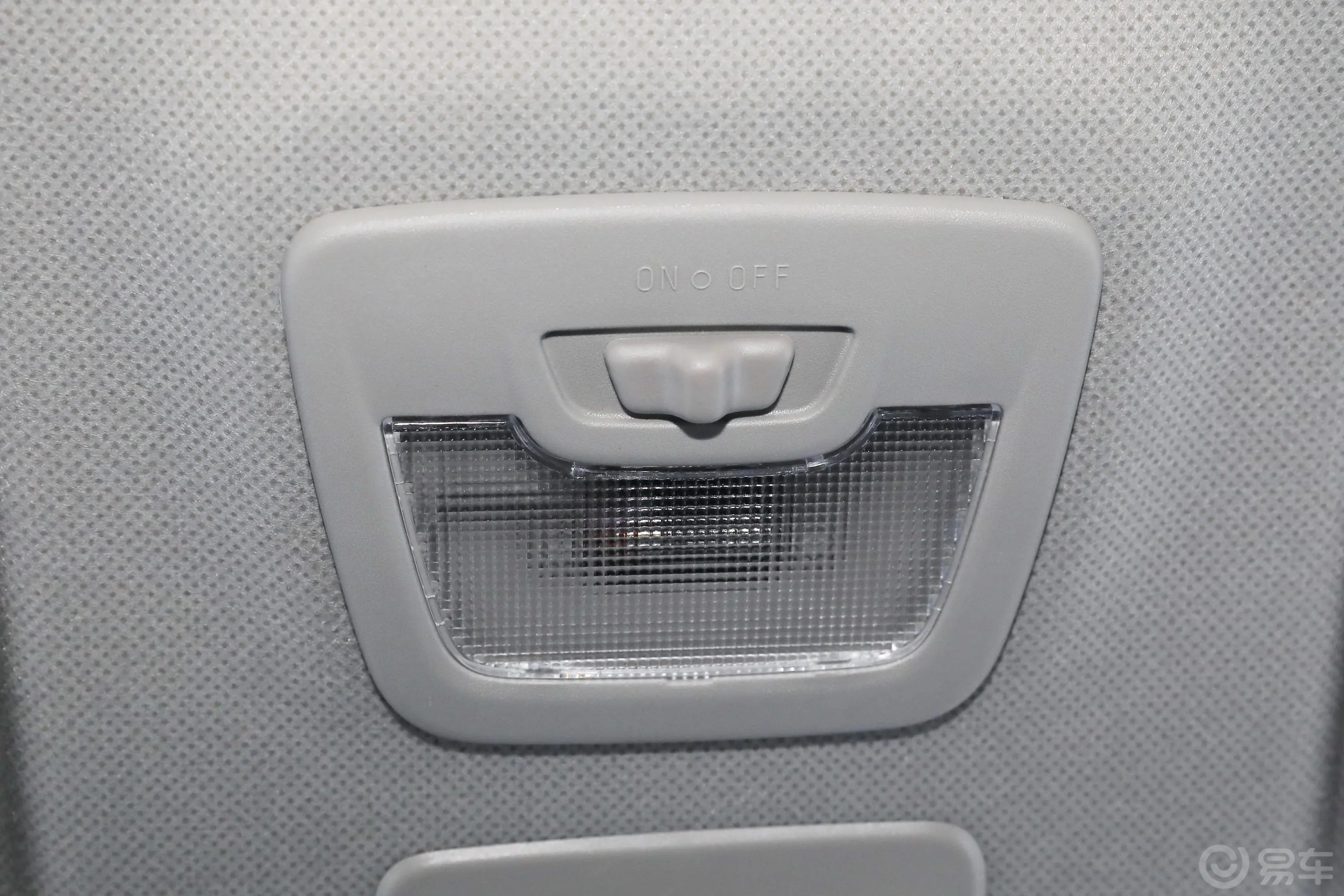 五菱征程1.5T 舒适型封窗车中控