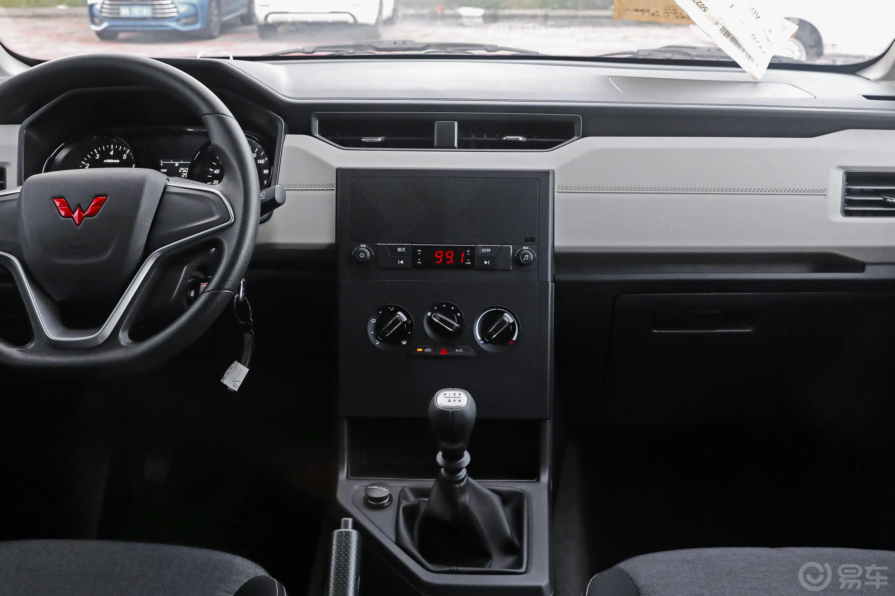 五菱征程1.5T 舒适型封窗车中控台整体