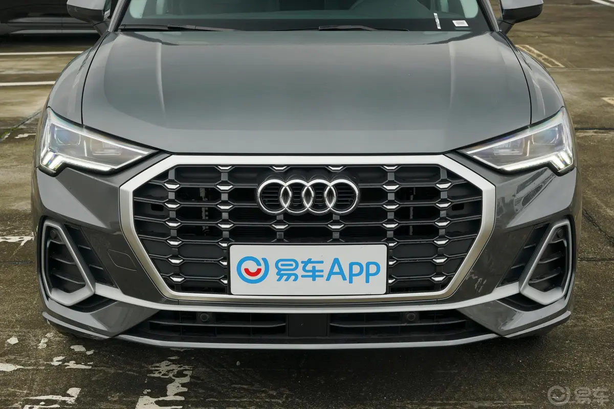 奥迪Q340 TFSI 时尚动感型外观