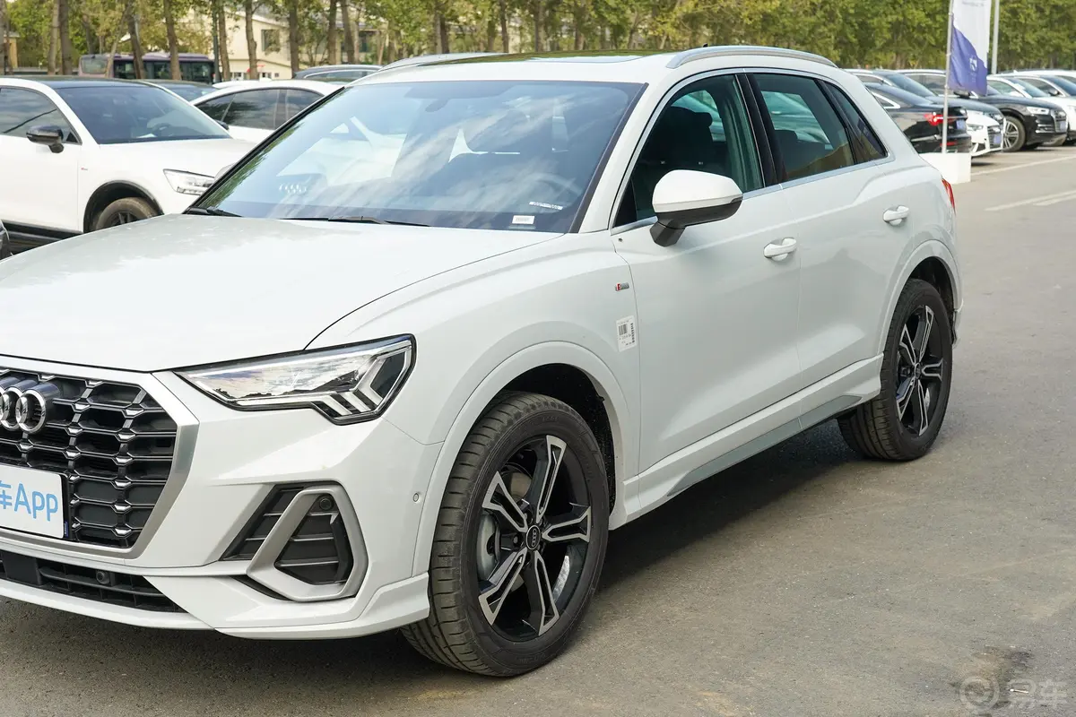 奥迪Q345 TFSI quattro 时尚动感型外观