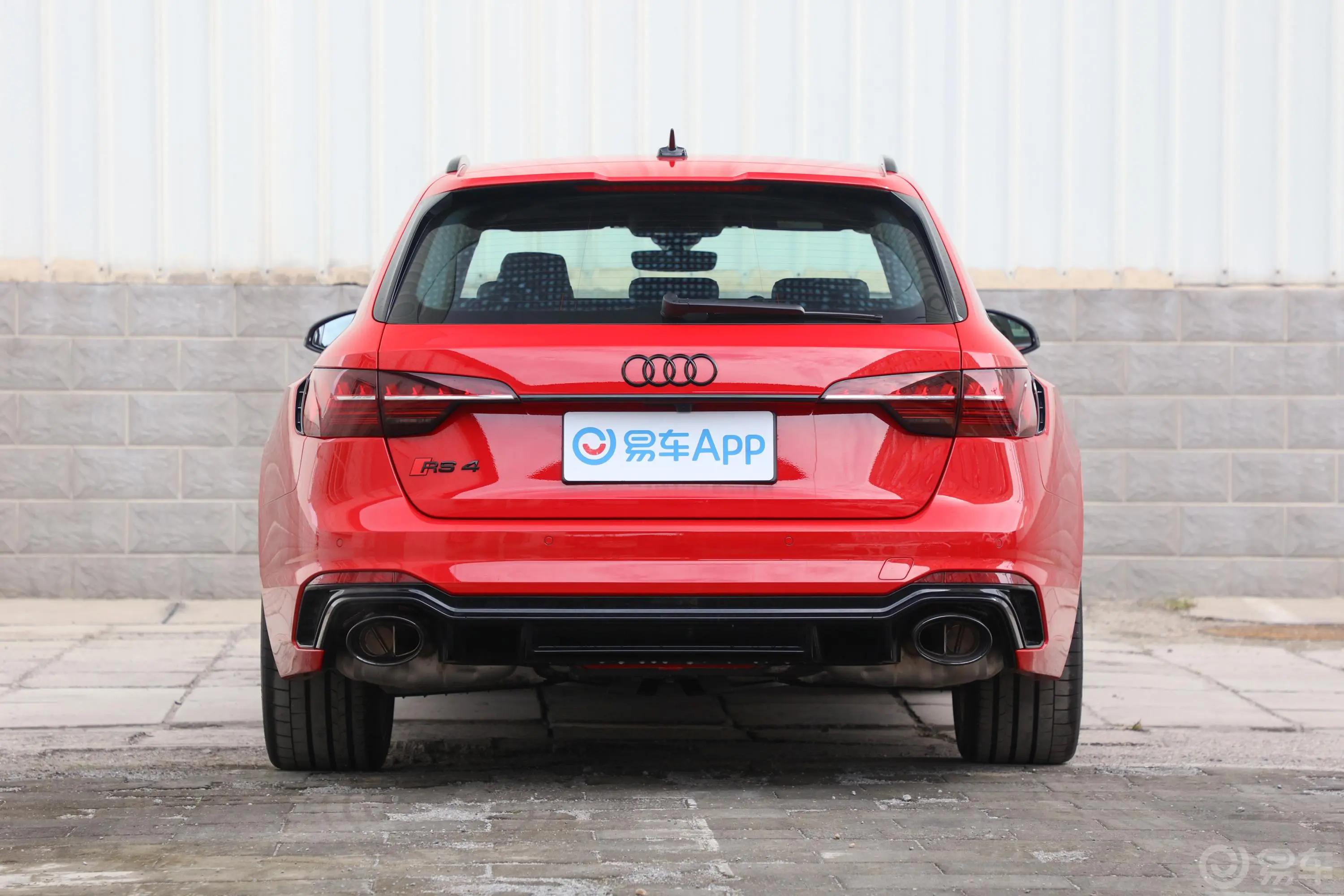 奥迪RS 42.9T Avant 暗金版正后水平