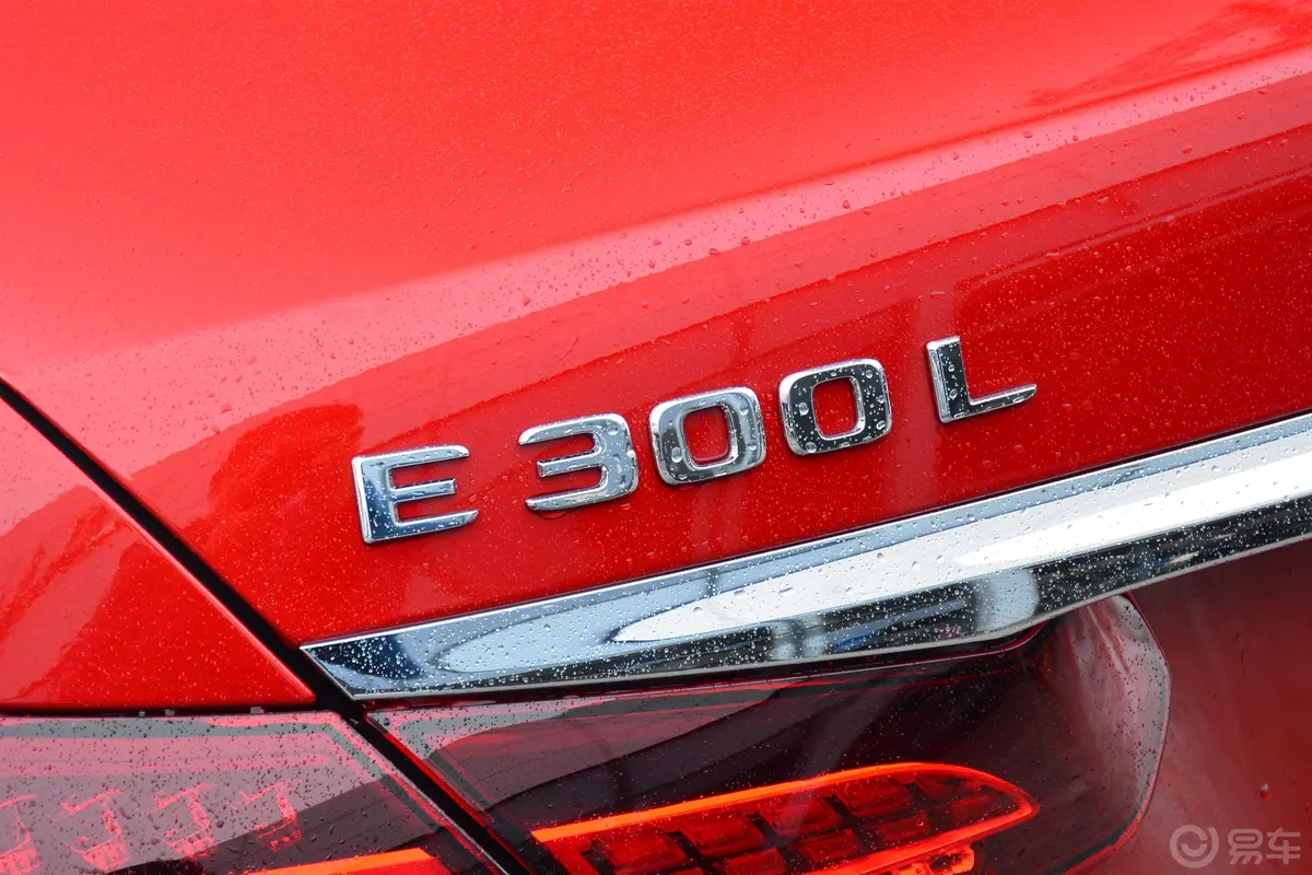 奔驰E级改款 E 300 L 运动豪华型外观