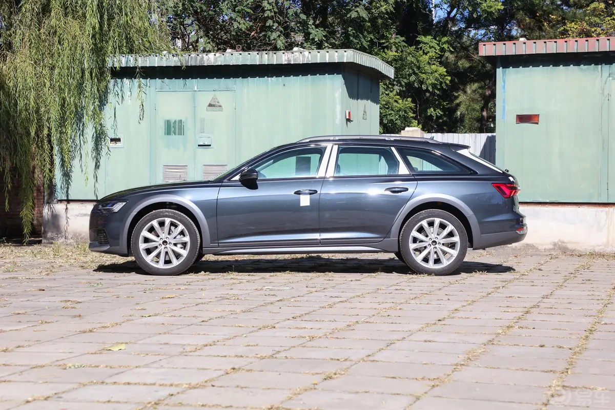 奥迪A6Allroad quattro 探索家 55 TFSI 尊享越野型外观