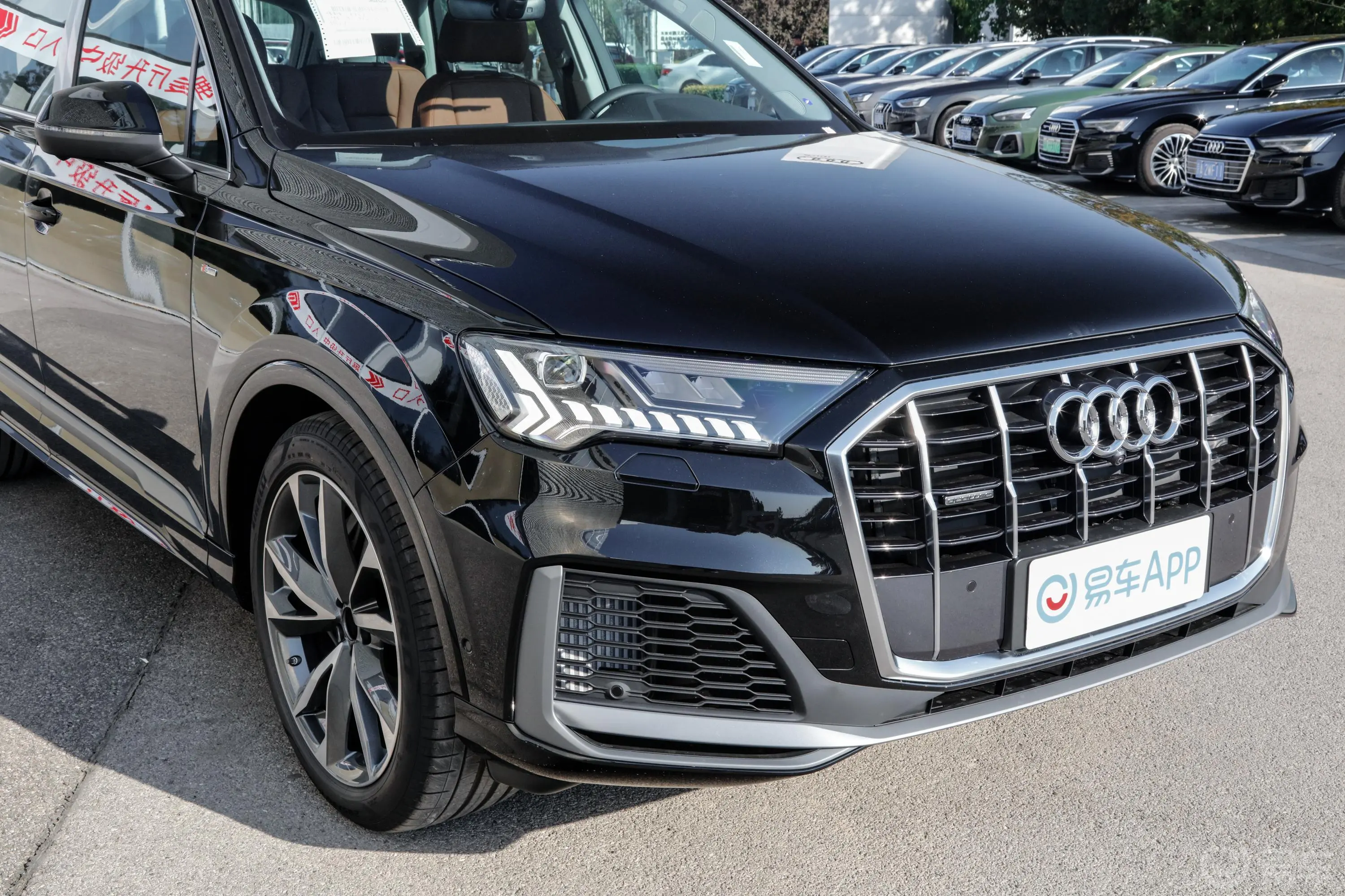 奥迪Q755 TFSI quattro S line运动型外观