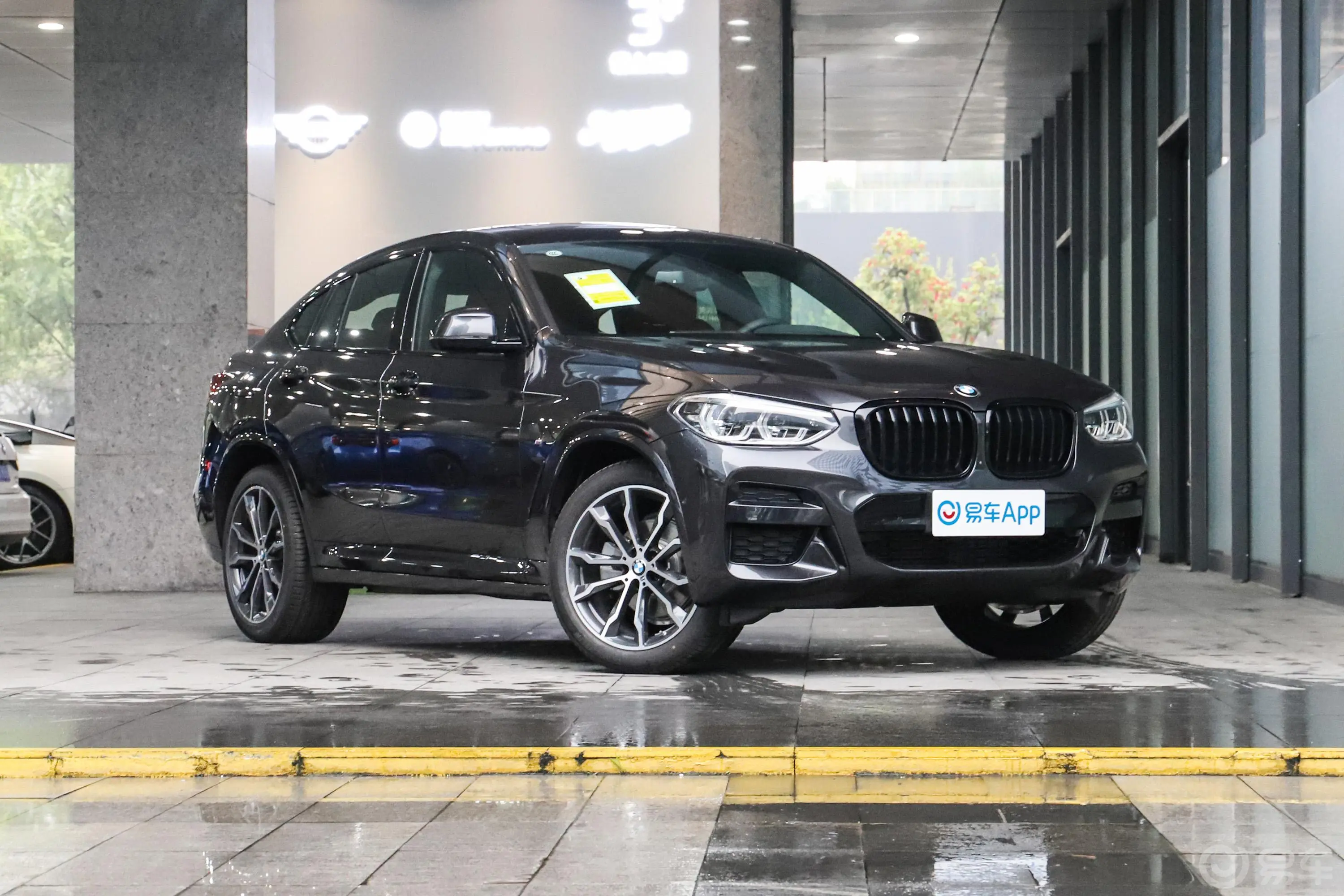 宝马X4改款 xDrive 25i M运动曜夜套装外观