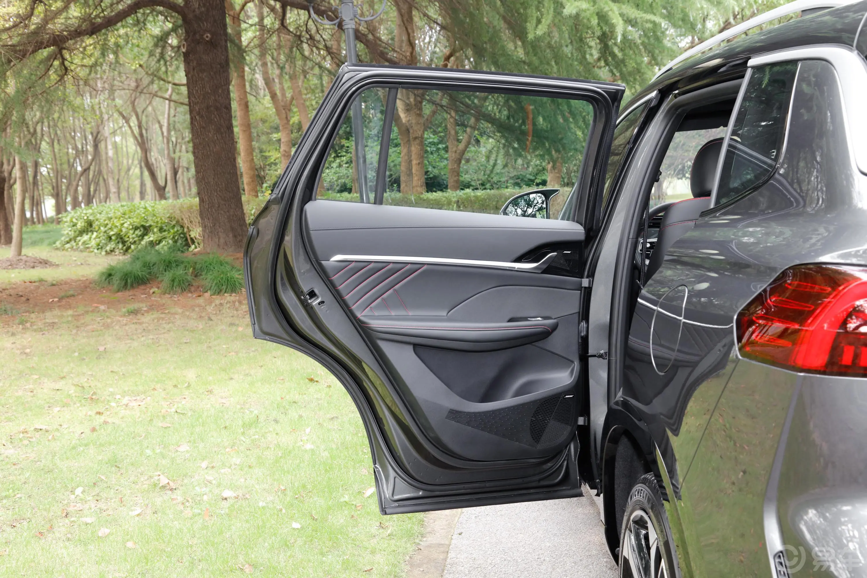 荣威RX5 MAX1.5T 有为旗舰版驾驶员侧后车门