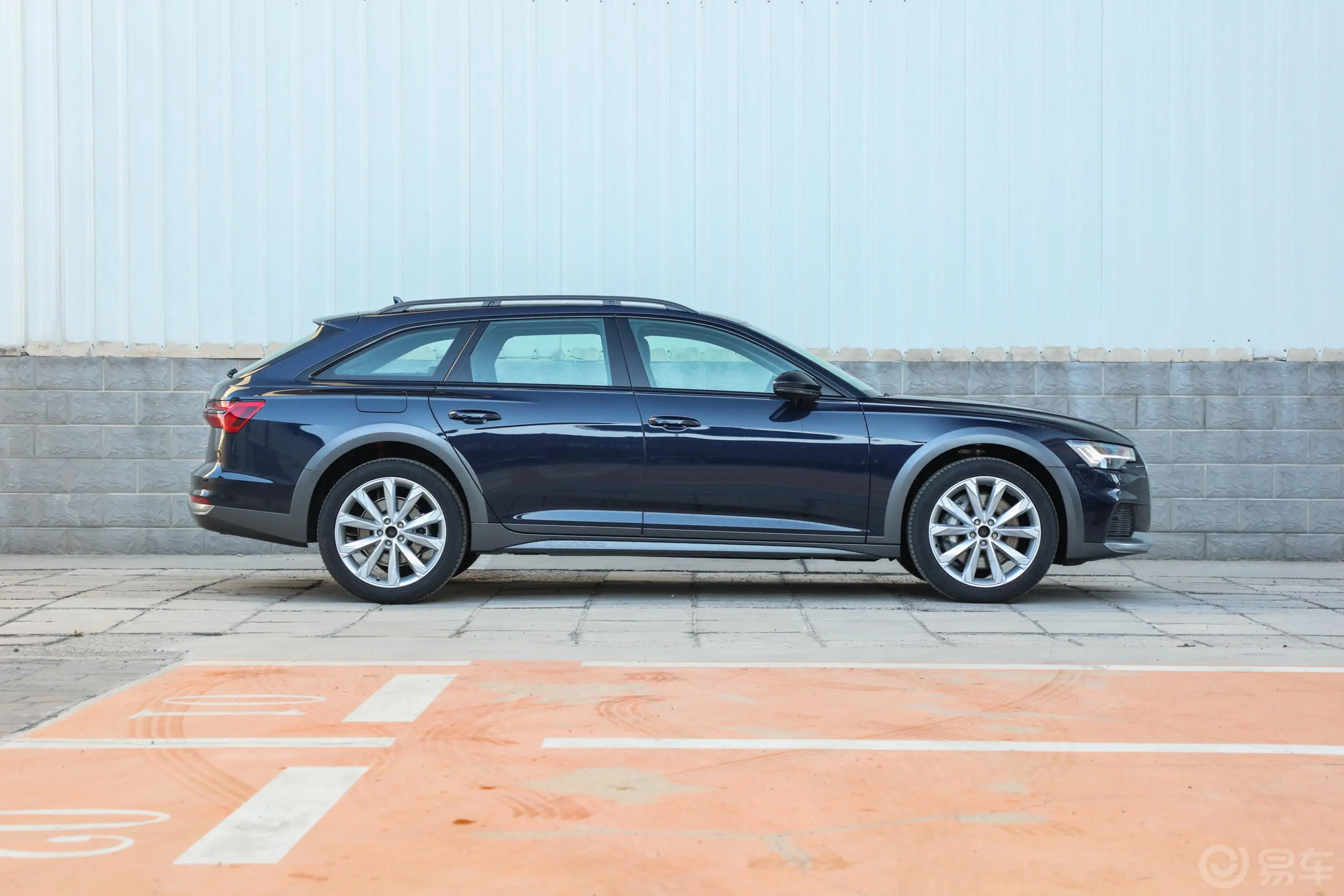 奥迪A6Allroad quattro 探索家 55 TFSI 尊享越野型外观