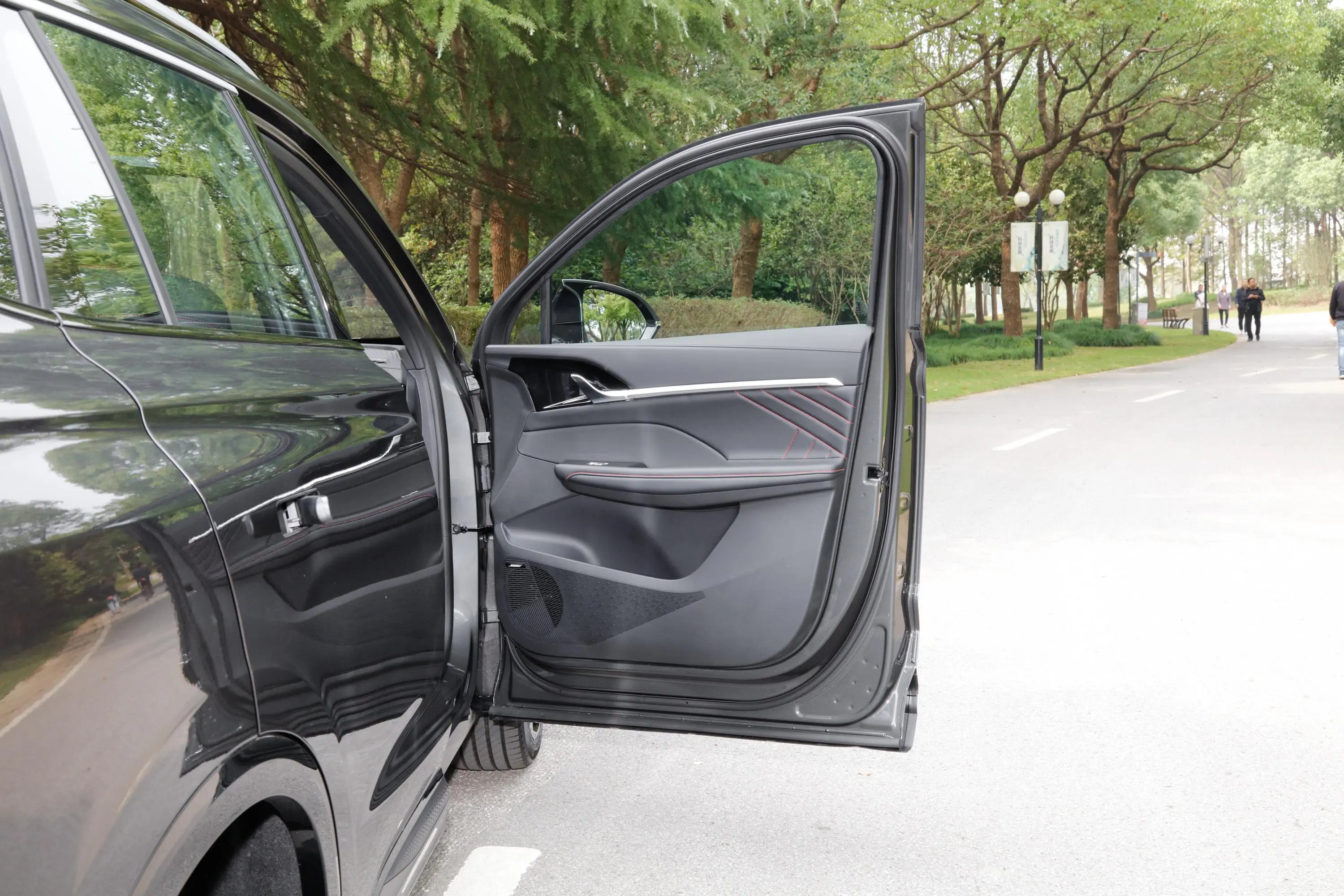 荣威RX5 MAX1.5T 有为旗舰版副驾驶员车门