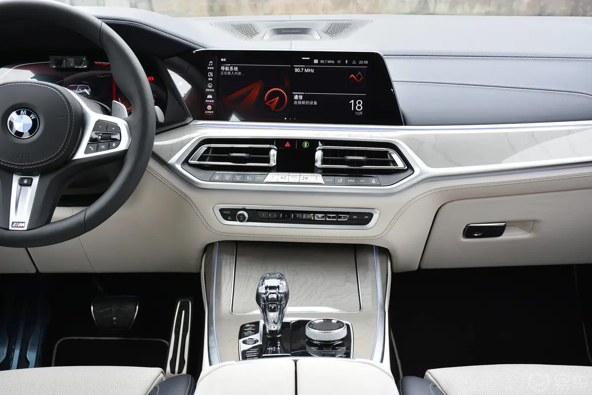 宝马X7改款 xDrive40i 行政型 M运动套装中控台整体