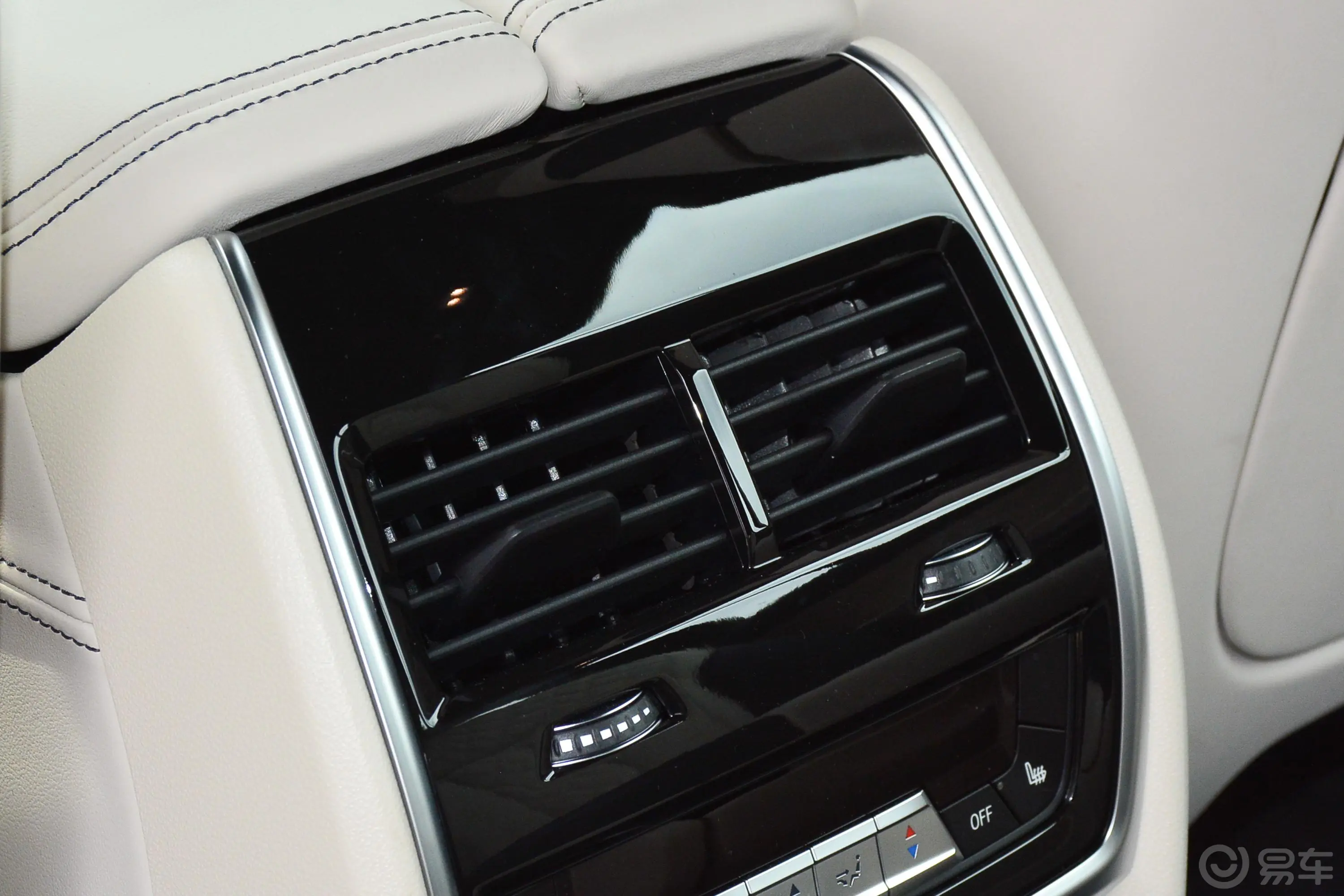 宝马X7改款 xDrive40i 行政型 M运动套装空间