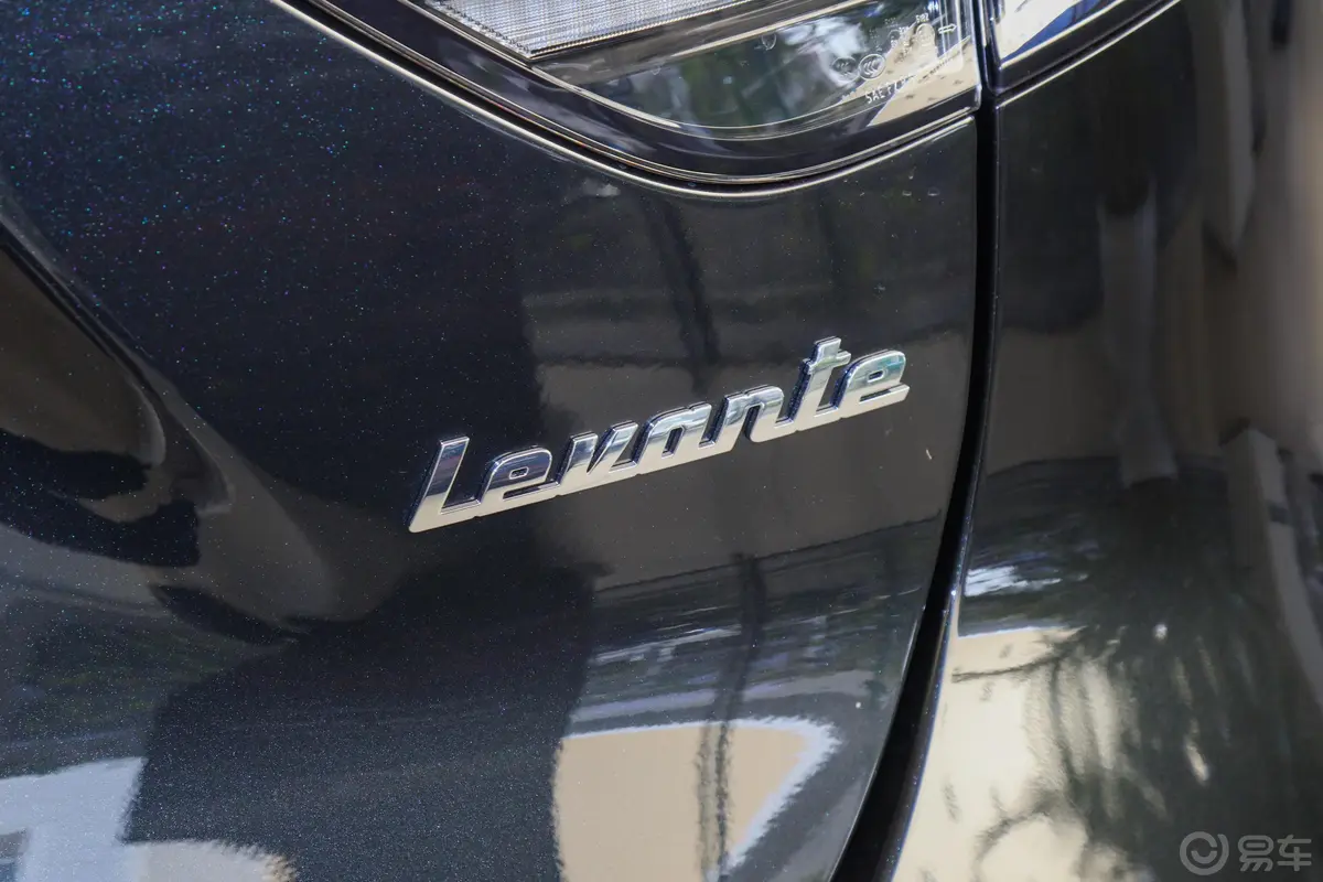 Levante3.0T 标准版外观