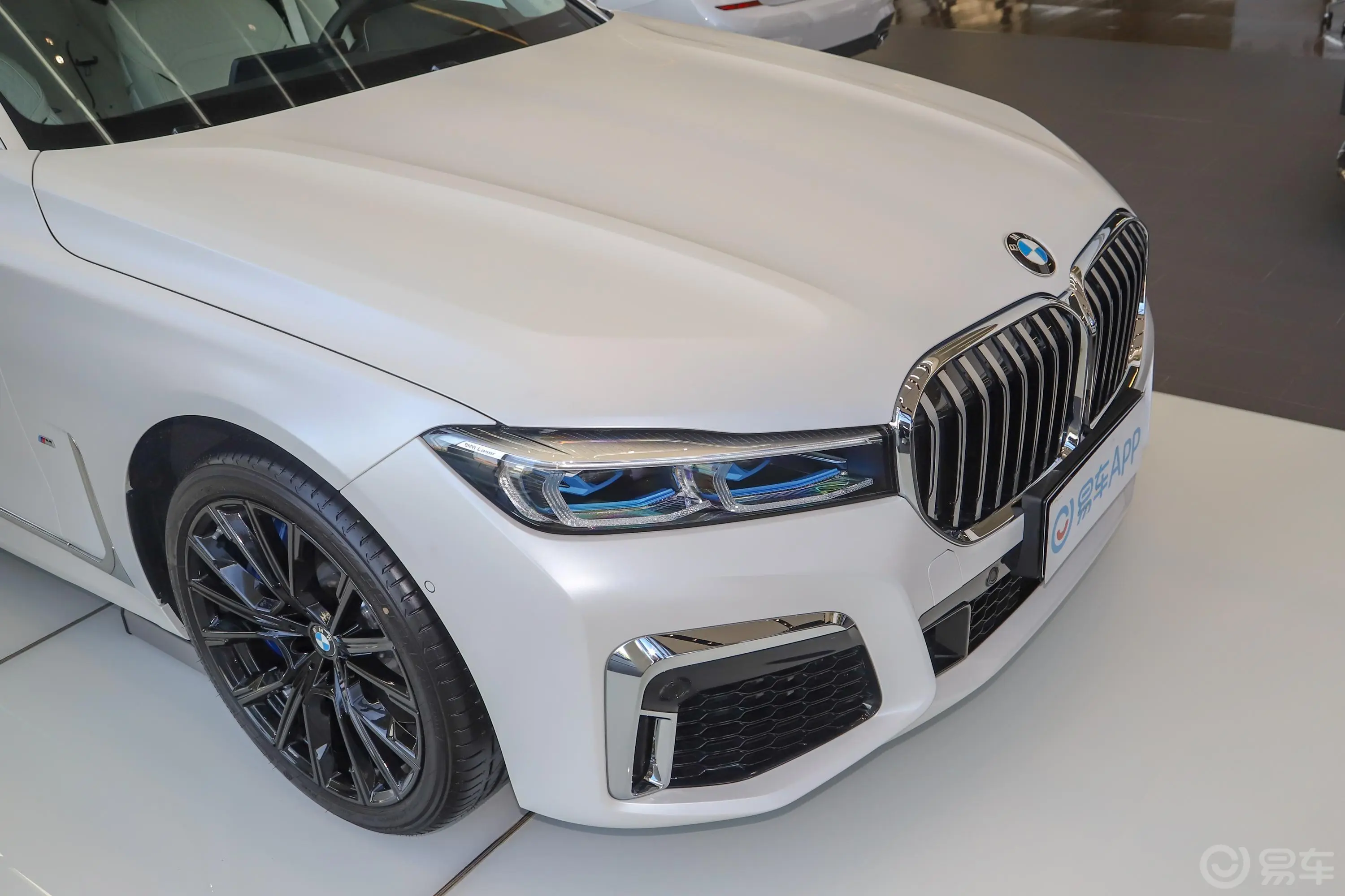 宝马7系740Li xDrive 行政型 M运动套装外观