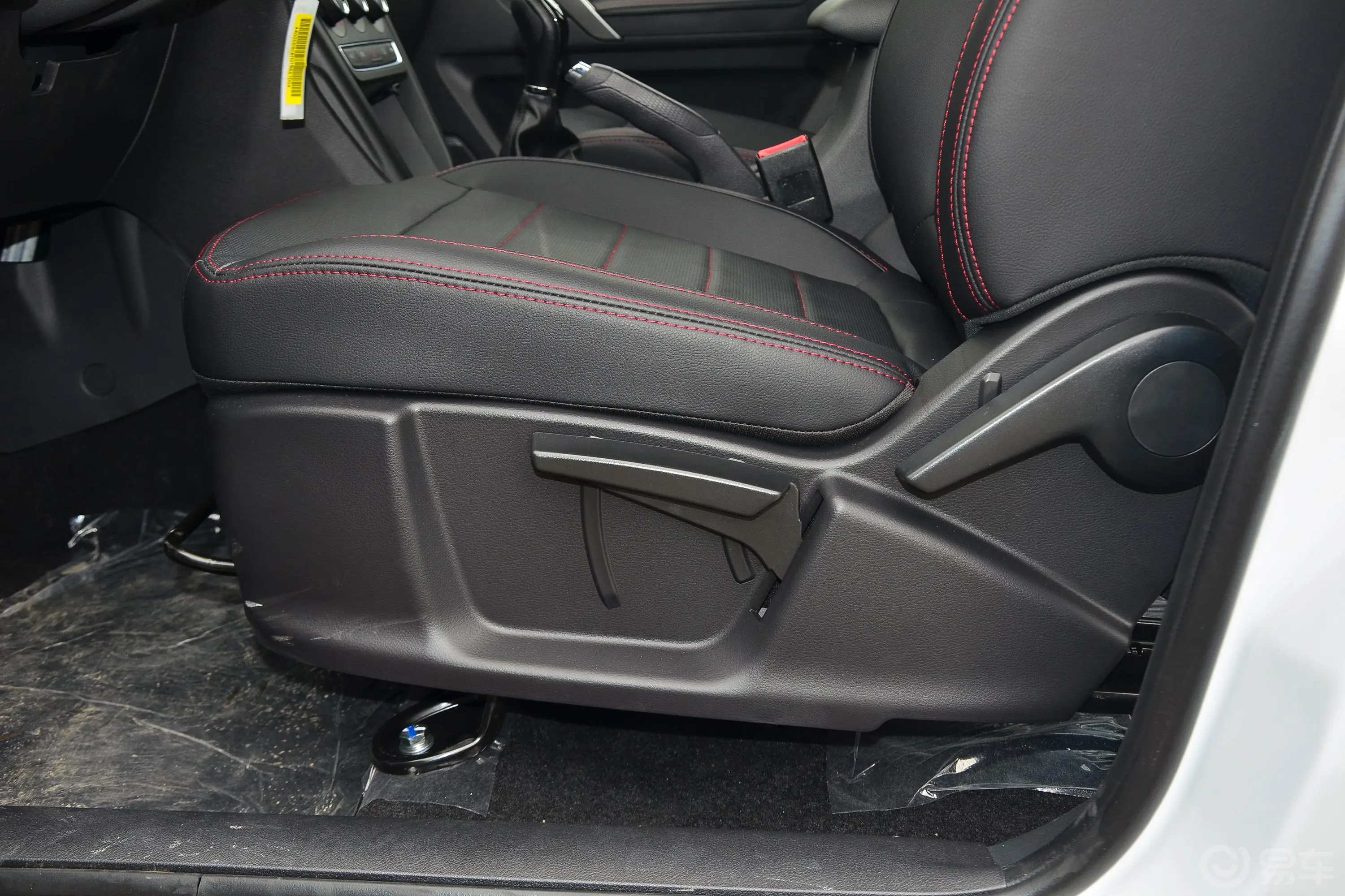 瑞虎3经典超值版 1.5L 手动 尊贵型主驾座椅调节